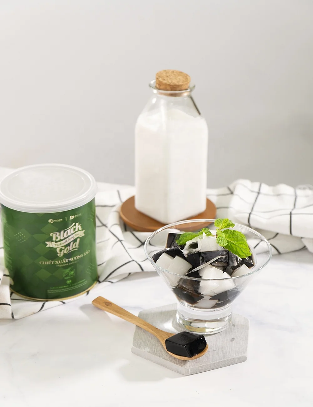 Best selling 2022 Herbal Extract Mesona Benth Chenisis Liquid herbal extract use for snack, dessert 25kg packing from Vietnam