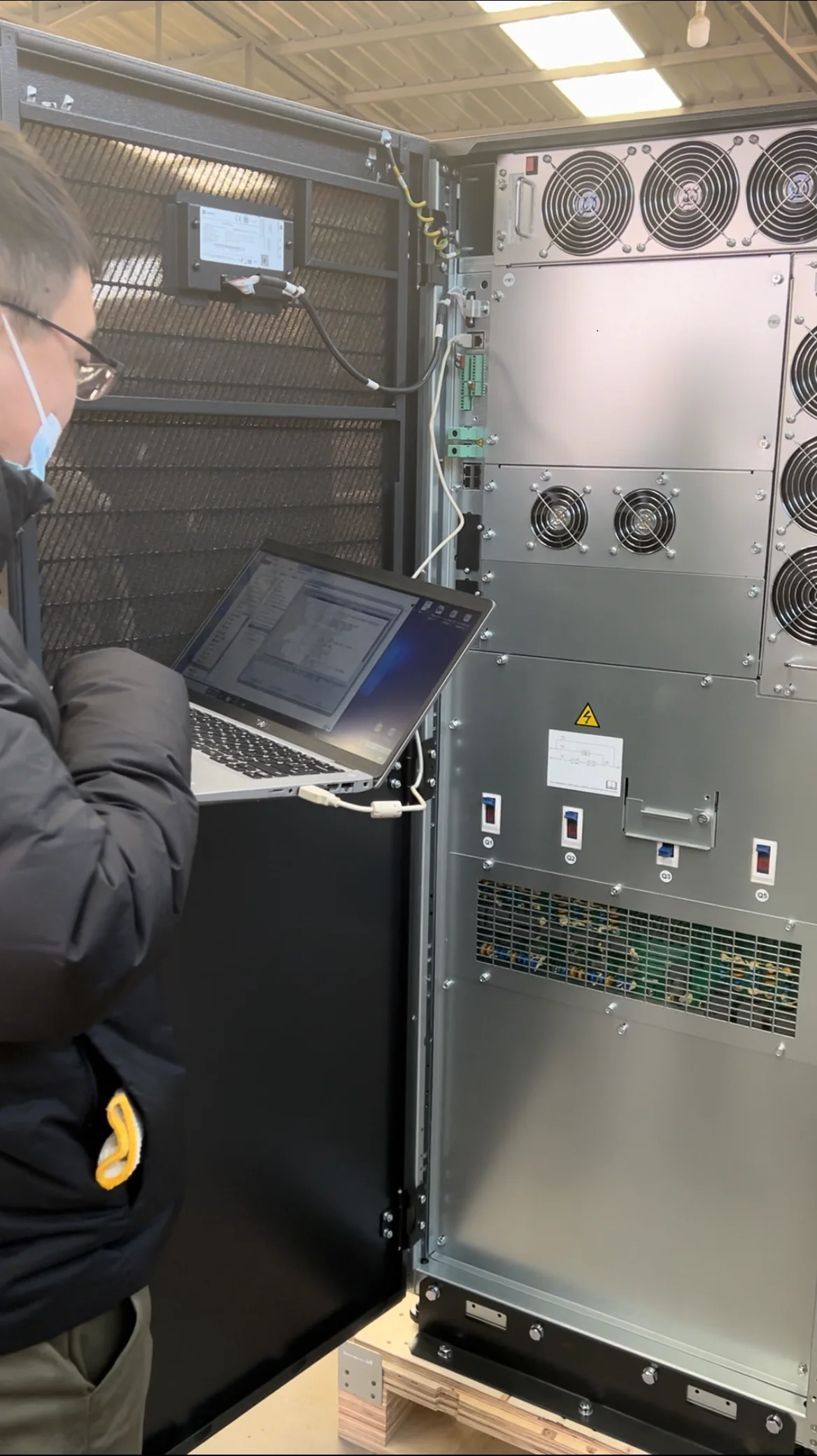 Vertiv Liebert EXS series tower type online ups 3 phase input output 30kva 40kva 60kva 80kva UPS for data center