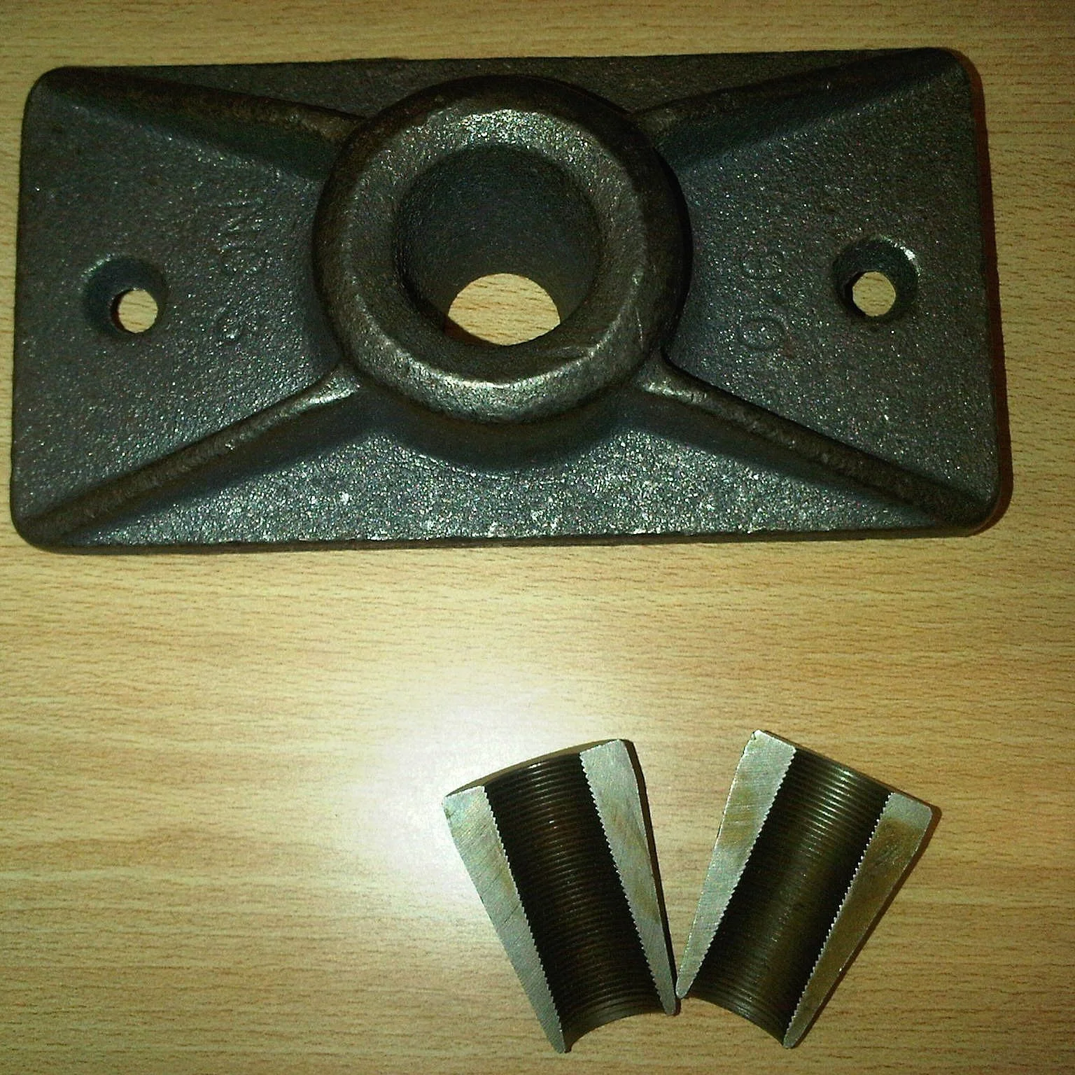 post-tensioned anchorage wedge anchor for unbonded strands