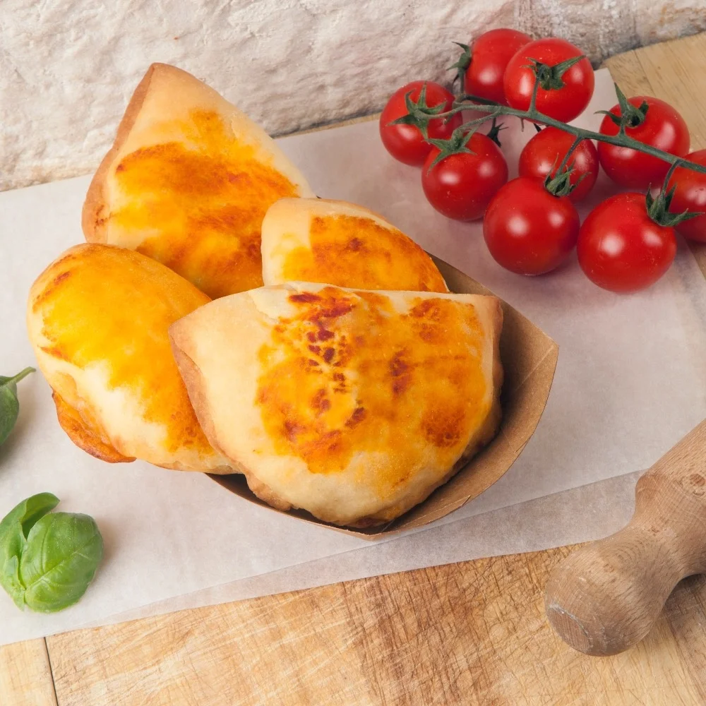8*5 cm Readymade Salty Soft Smoked Scamorza Mini Calzone Panzerotto Made in Italy for Restaurants Hotels Street Food Horeca