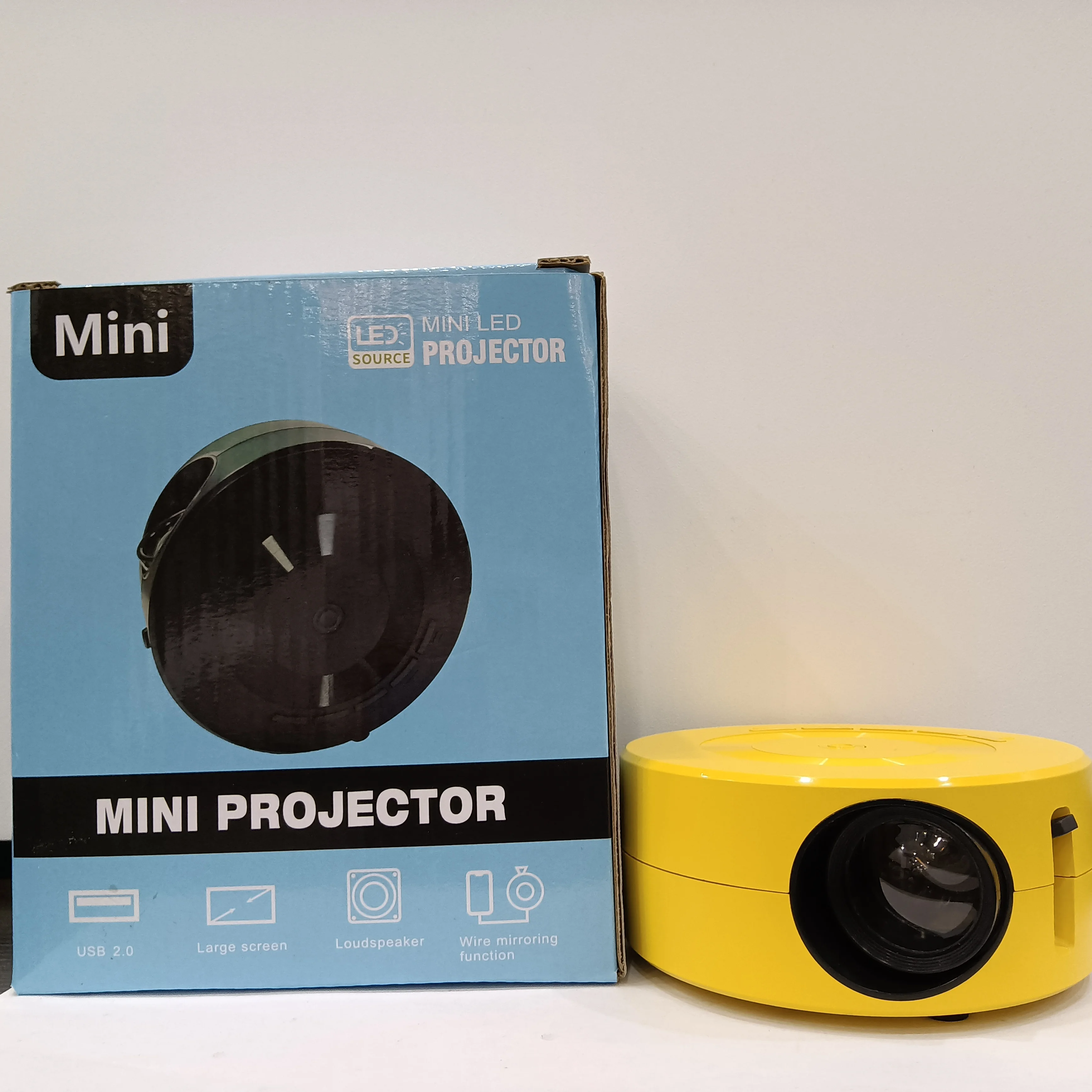 Christmas Halloween LCD Pocketable  Projector LED  Home Cinema  MINI  Brightly Colored Projector