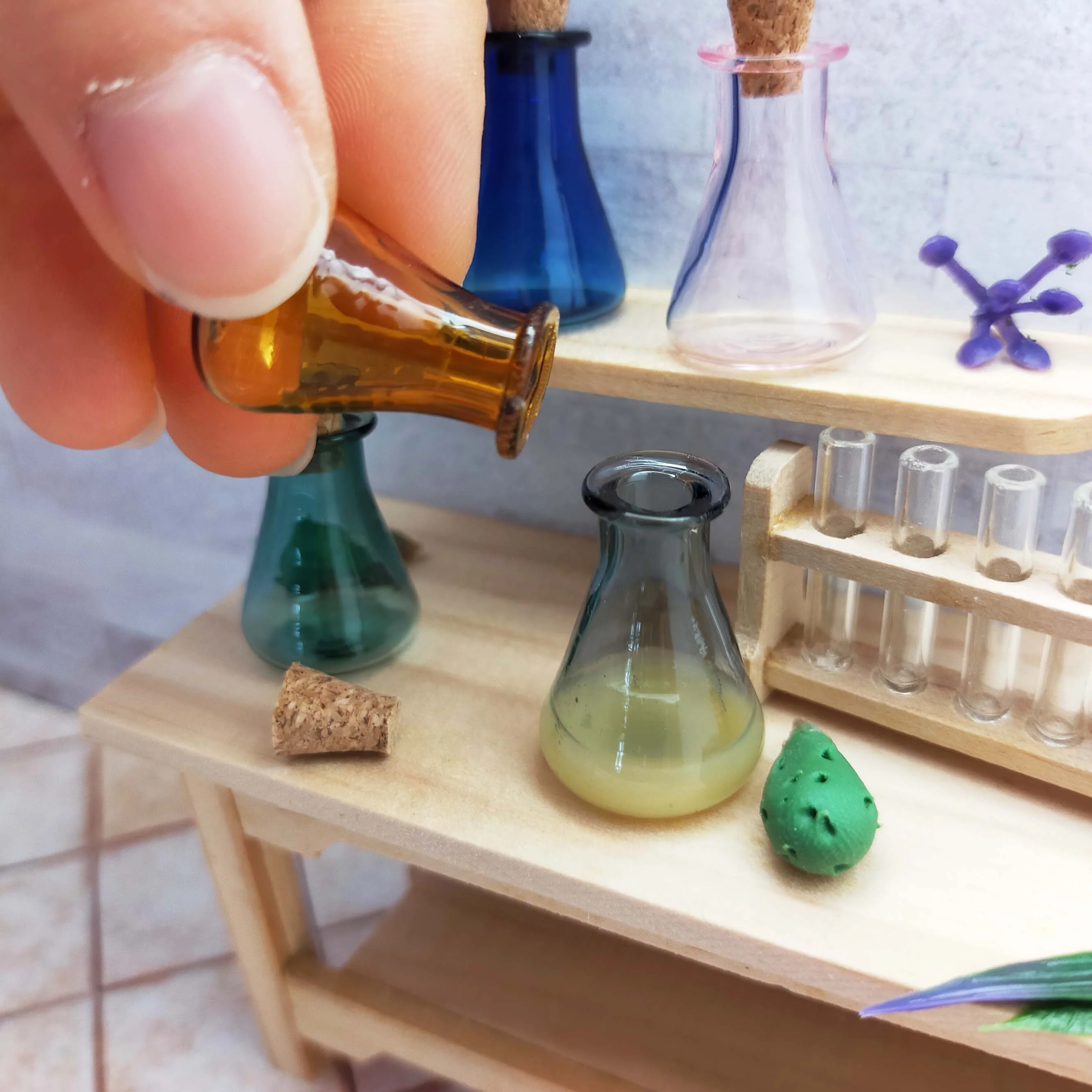 1:12 Miniature Doll House with Triangle Glass Bottle Multiple Colors Unisex DIY Furniture Toys Made of PC Material