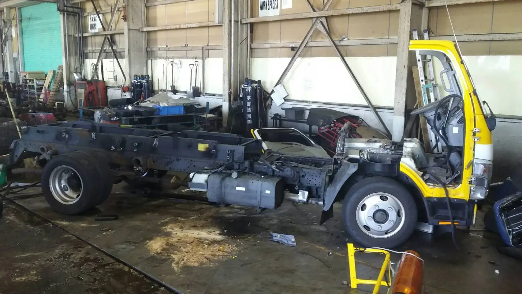 truck cabin cuts Export used truck parts from Japan