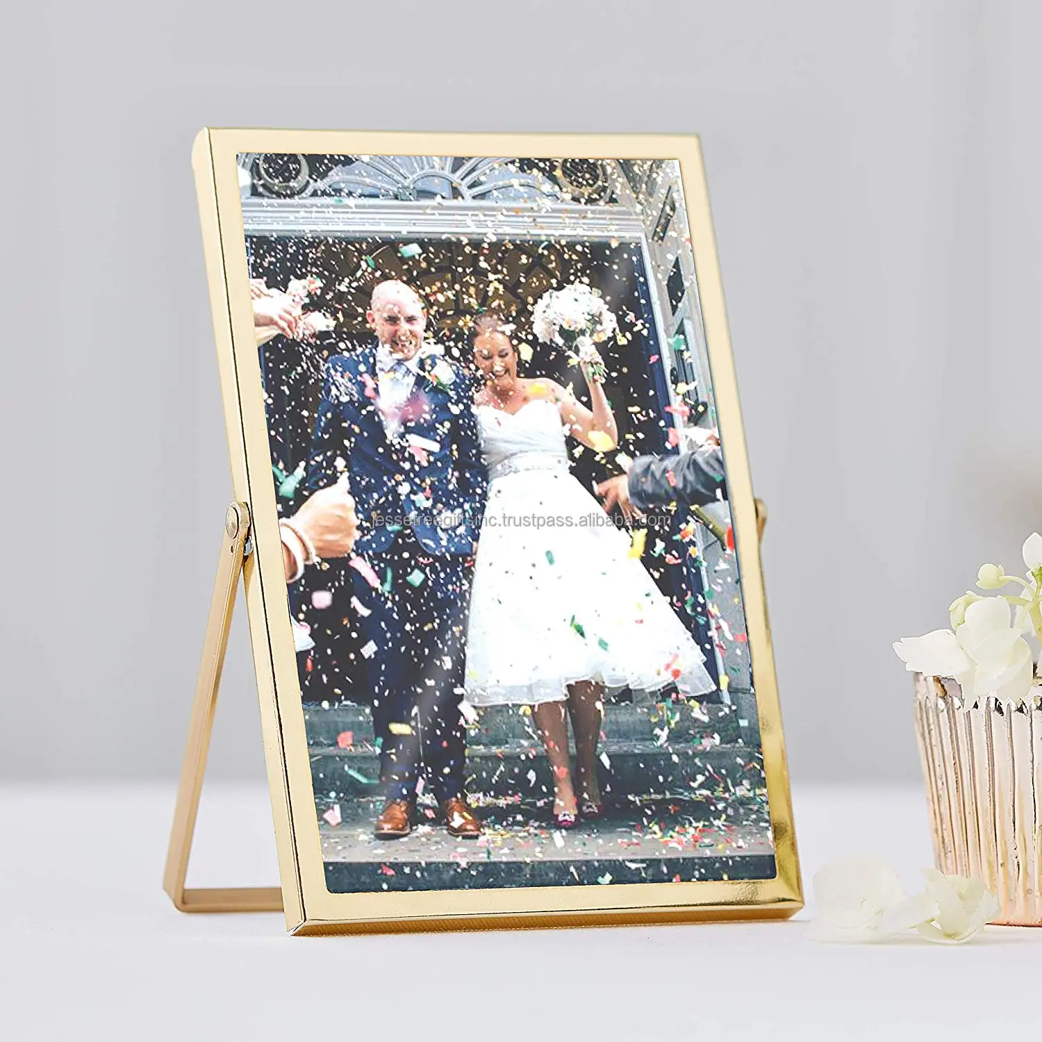 Metal & Glass Tabletop Photo Frame With Shiny Golden Plating Finishing Fancy Plain Design Premium Quality For Home Decoration