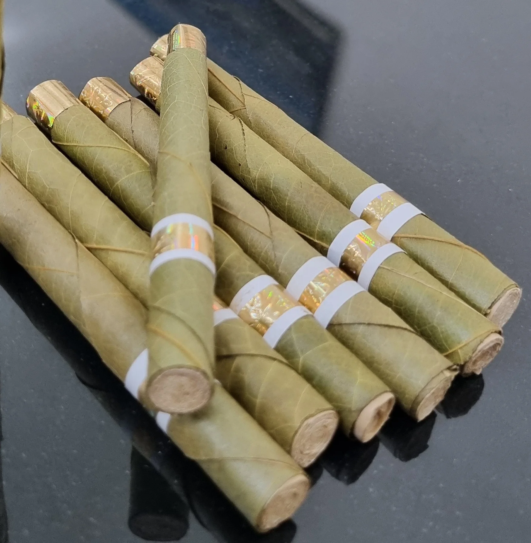 Hand Rolled Palm Leaf Best Price in market Palm Leaf Rolls in wood & glass tips all sizes Rollies Queen & King sizes bulk supply