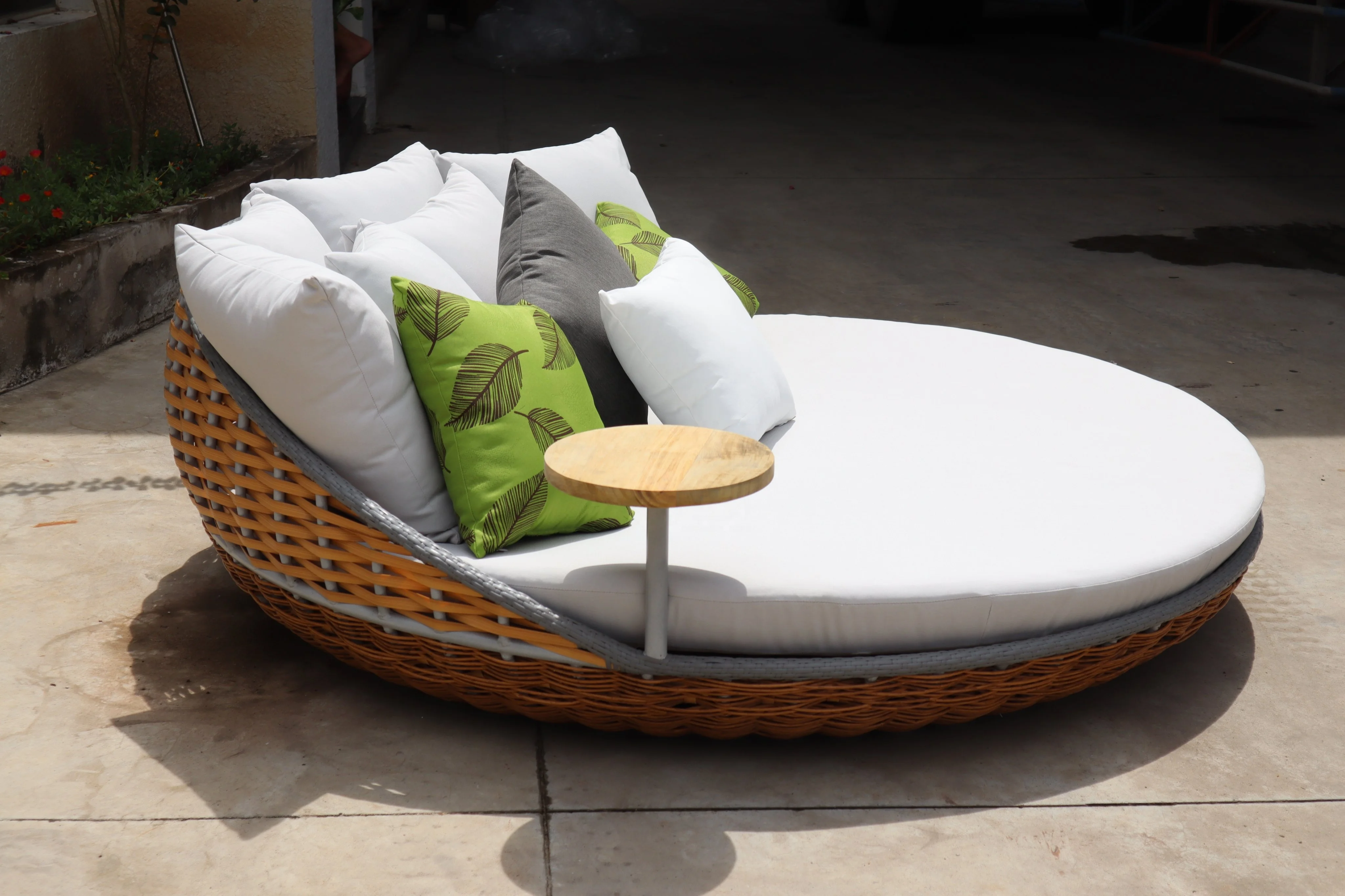 Outdoor Wicker Rattan Furniture Garden Patio Sun lounger Round bed Leisure relaxing seating made in Vietnam