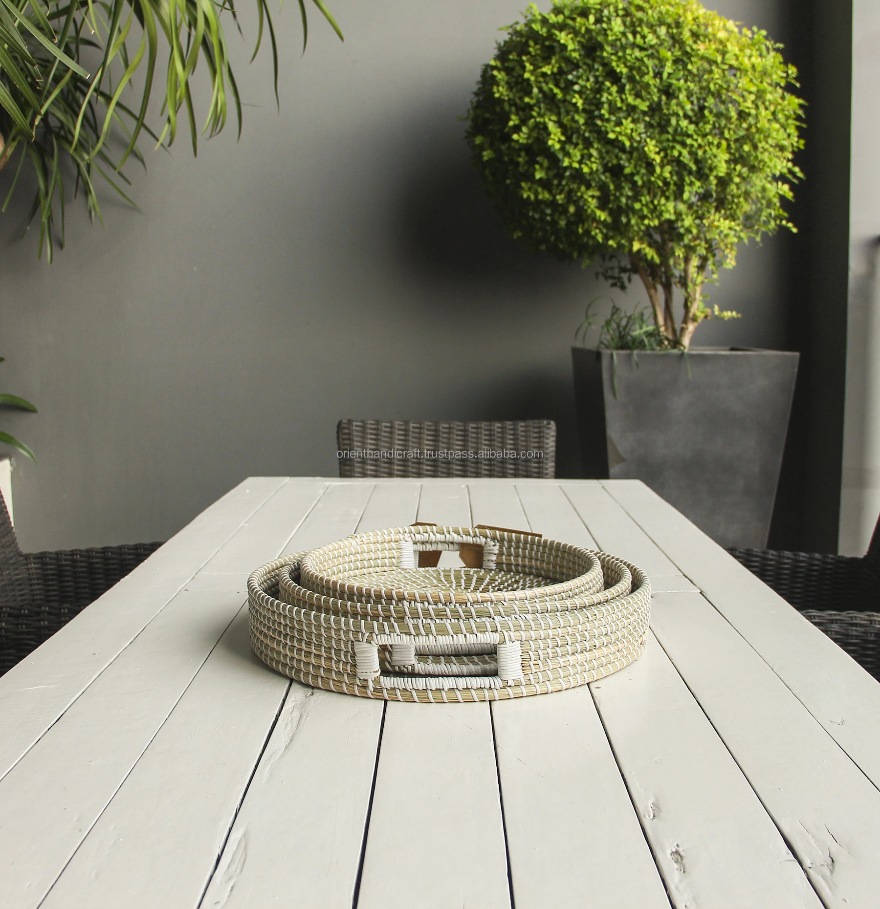 TORTILLA Coil Seagrass Serving Tray with Handles and White Thread (set of 3)