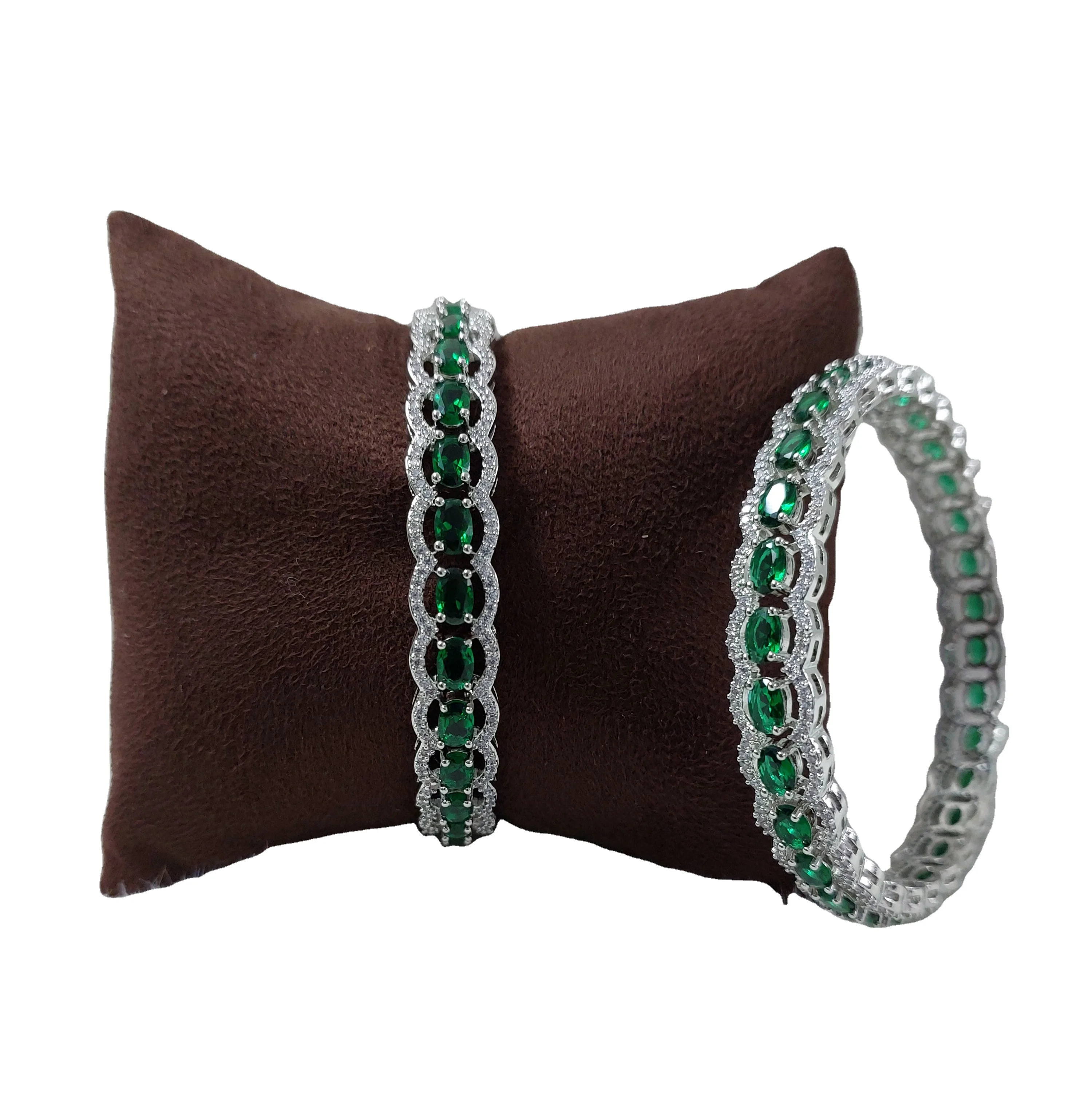 CLASSY AND ELEGANT AD BANGLES IN DIFFERENT COLORS AVAILABLE IN DIFFERENT SIZES FOR TRADITIONAL AND CASUAL EVENTS FOR WOMEN