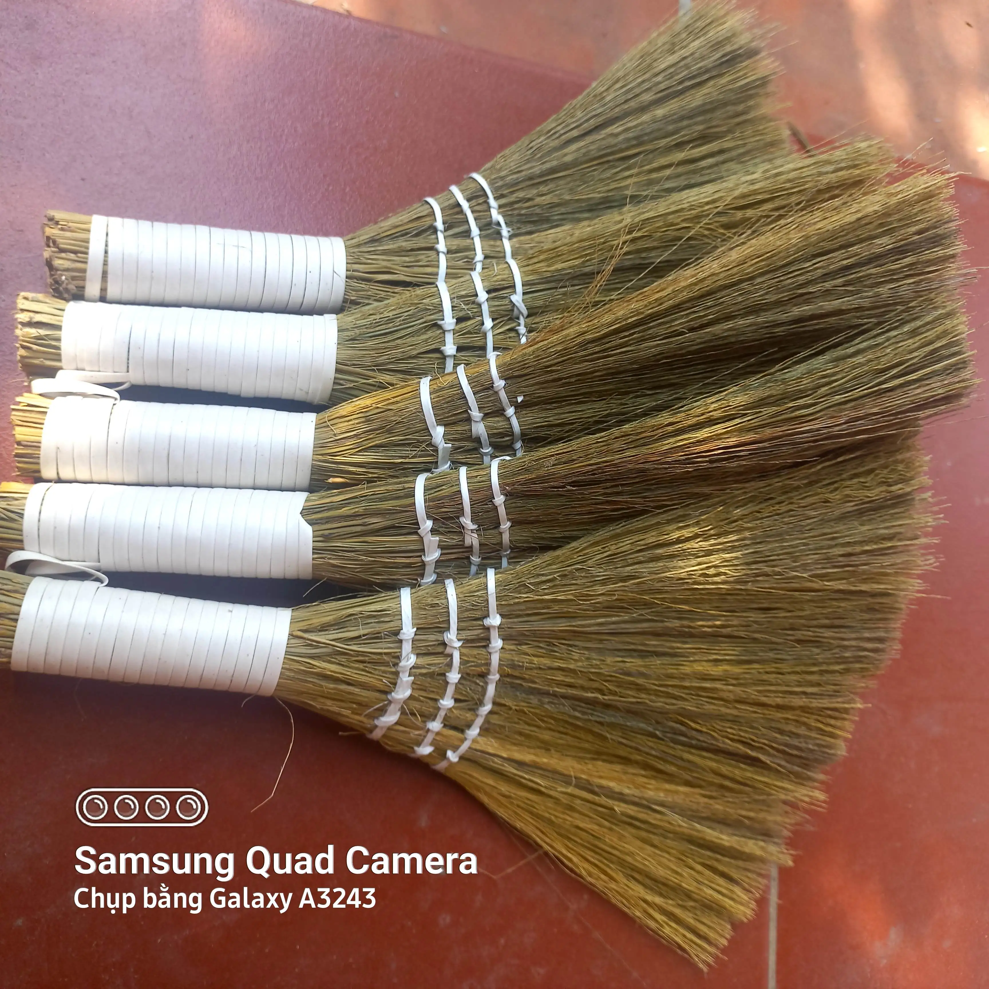 Grass straw broom Small Household Cleaning Tool Brooms Wholesale HandiCraft Sorghum Small Grass Broom for export