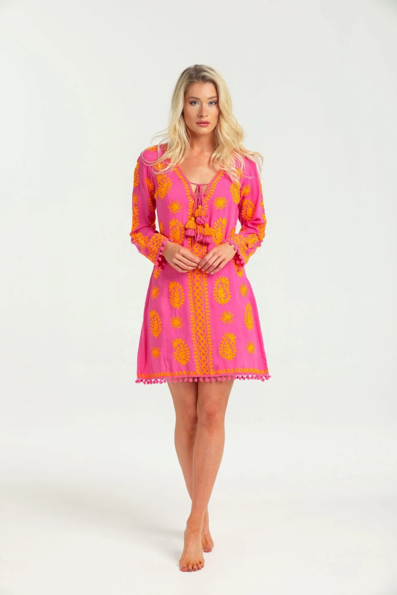 Sexy Foreign Girls Victorian Bohemia Style Ladies Folk Embroidered Tunic Vintage 70s Mexican Ethnic Pom Pom Trim Short Dress