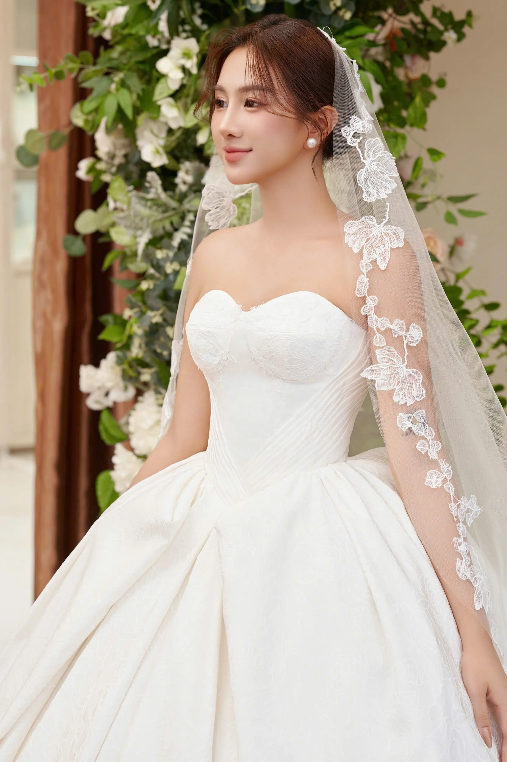 OEM High Quality Satin Wedding Dress Luxury Princess Ball Gown with Lace Decoration for Parties New Collection TNBP No. 03