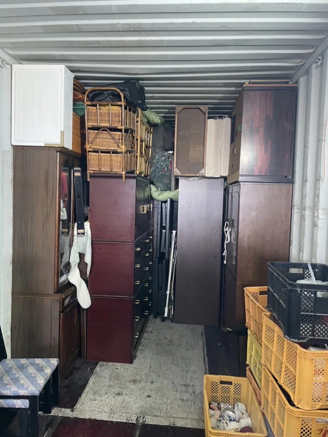 Taiwan Wholesale Used Furniture and Used Tableware, Used Ceramics Used Kitchenware for selling to Sir Lanka and Dubai