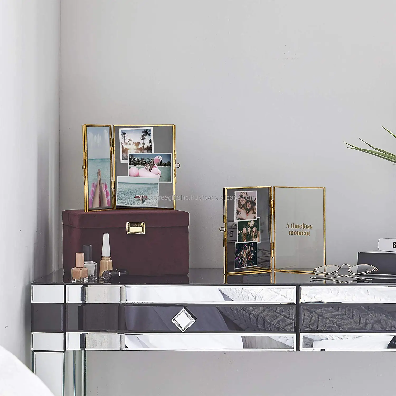 Metal & Glass Tabletop Photo Frame With Shiny Golden Plating Finishing Fancy Plain Design Premium Quality For Home Decoration