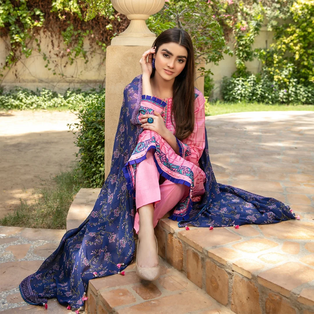 Pakistani lawn shalwar kameez / Shalwar kameez