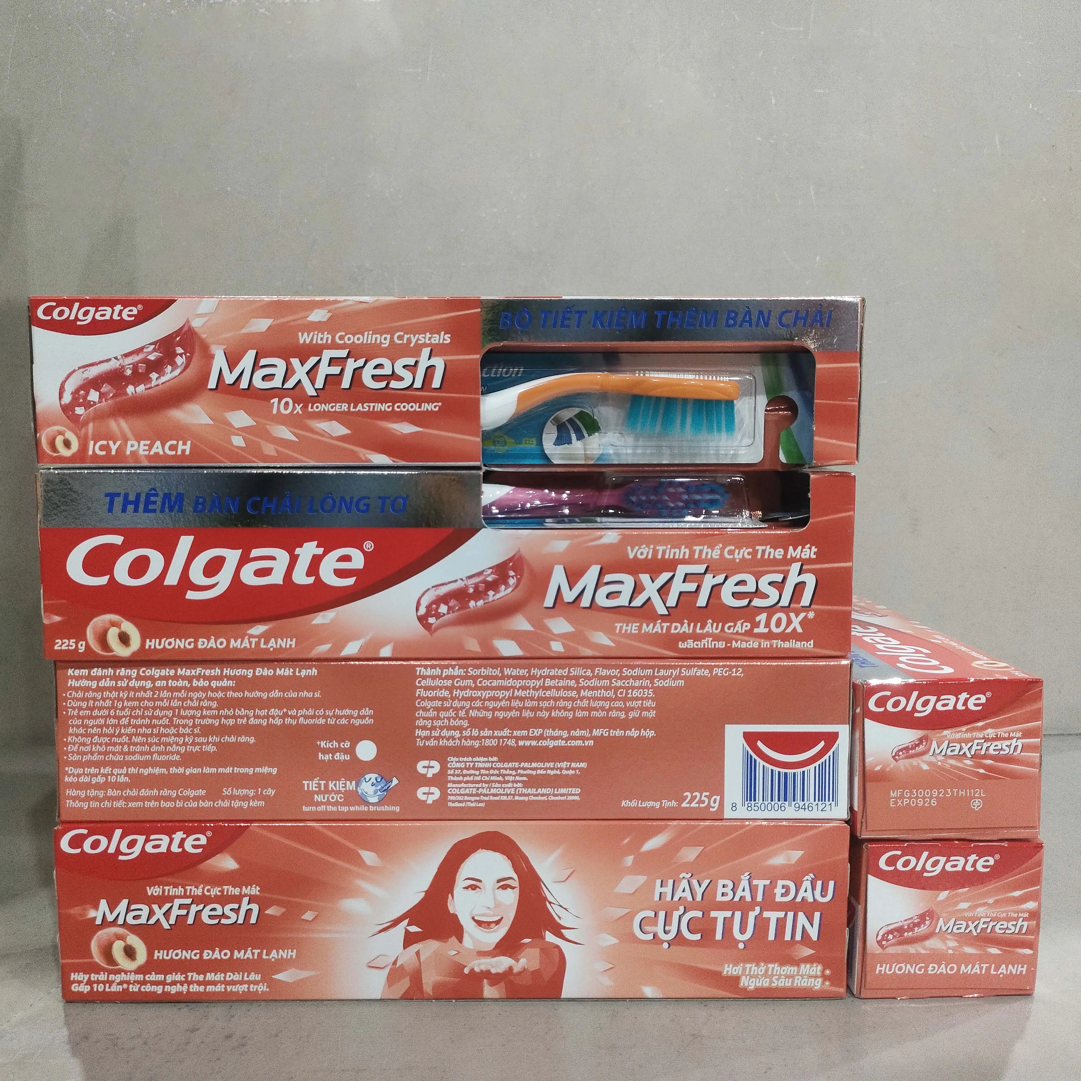 Colgate Toothpaste Maxfresh Icy Peach with Cooling Crystal 225g Free Toothbrush/ Colgate Maxfresh Icy Peach Toothpaste Oral Care