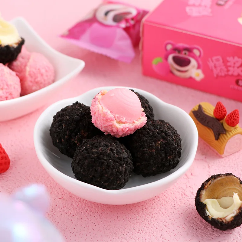 50g Delicious low quality Crispy 3 Layer Chocolate Ball Cookie Sweet Chocolate Filling Biscuit
