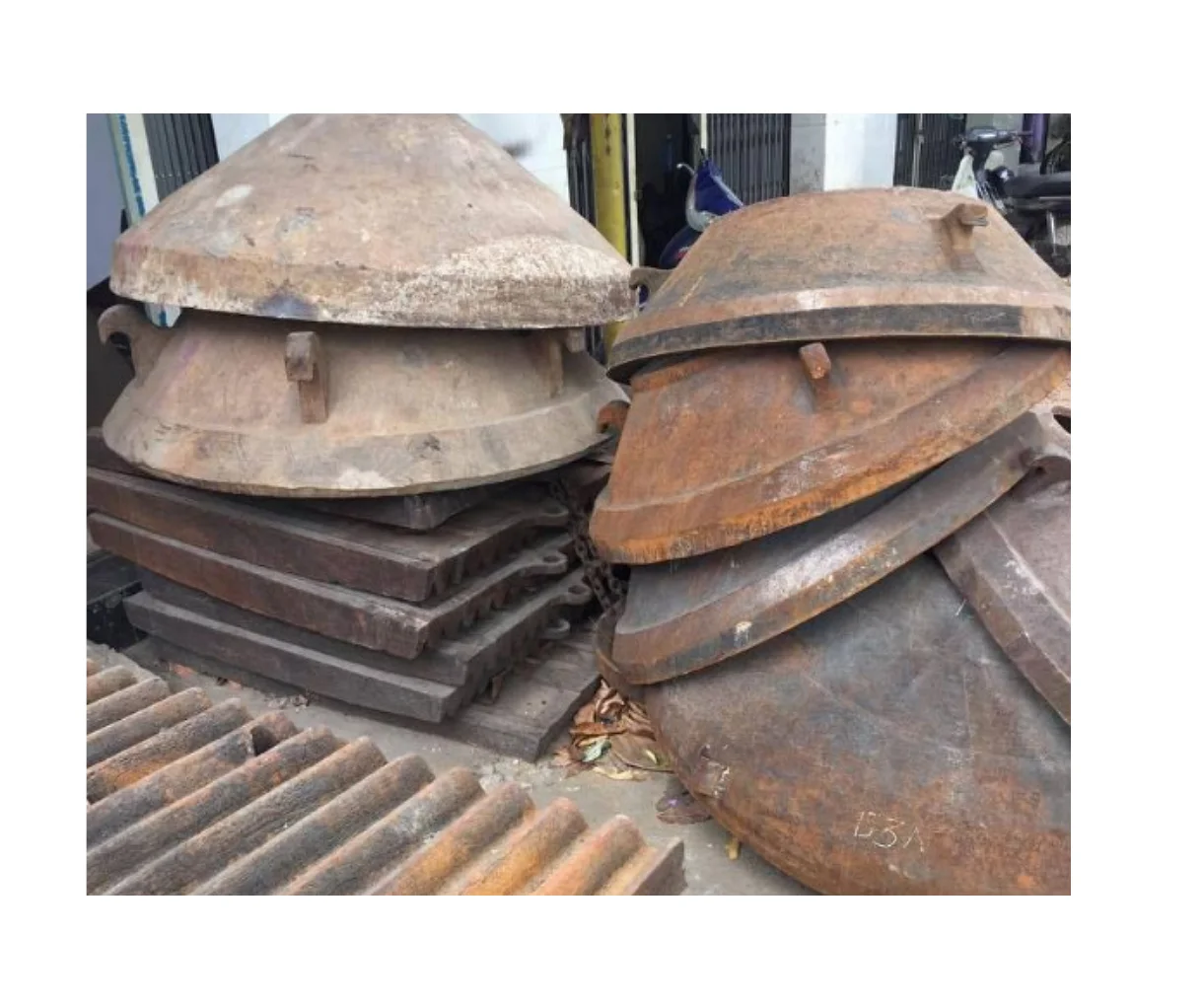 High Mn Customizable Mining Machine Spare Parts Superior Quality Negotiable Price Highly Efficient Concave/Mantle Cone Crusher