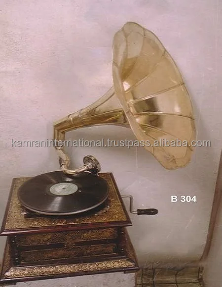 OLD STYLE ANTIQUE GRAMOPHONE PLAYER