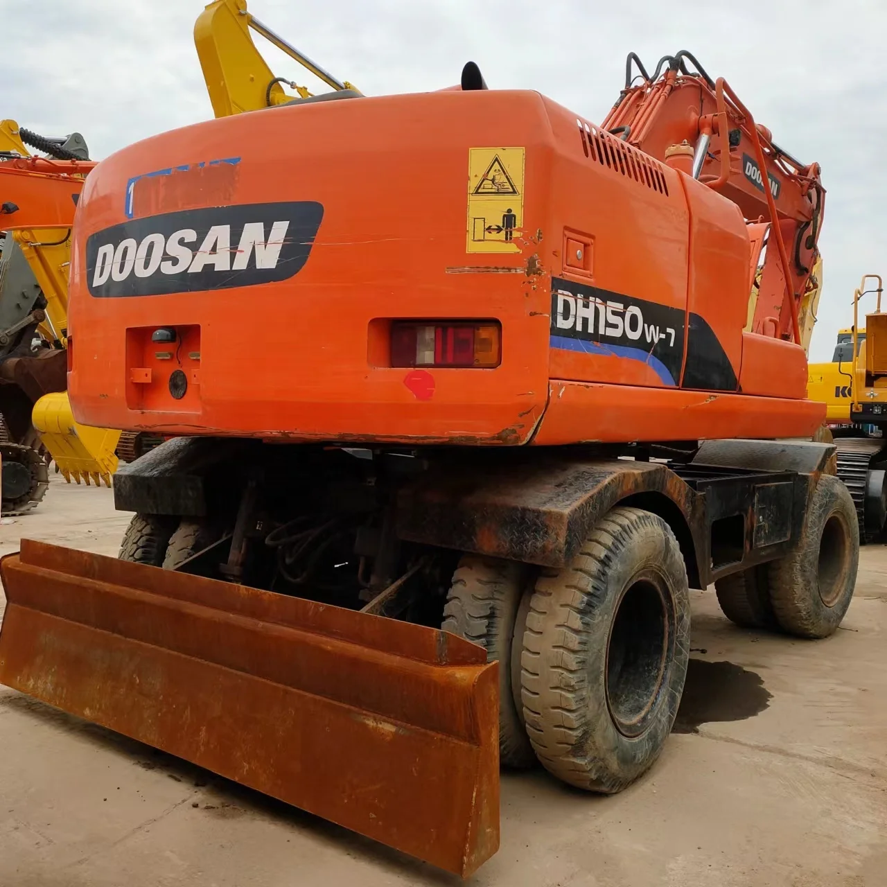 Dh150-7 подержанное строительное оборудование 150W-7 Doosan колесный экскаватор по более низкой цене/оригинальный Digger бренд для горячей продажи