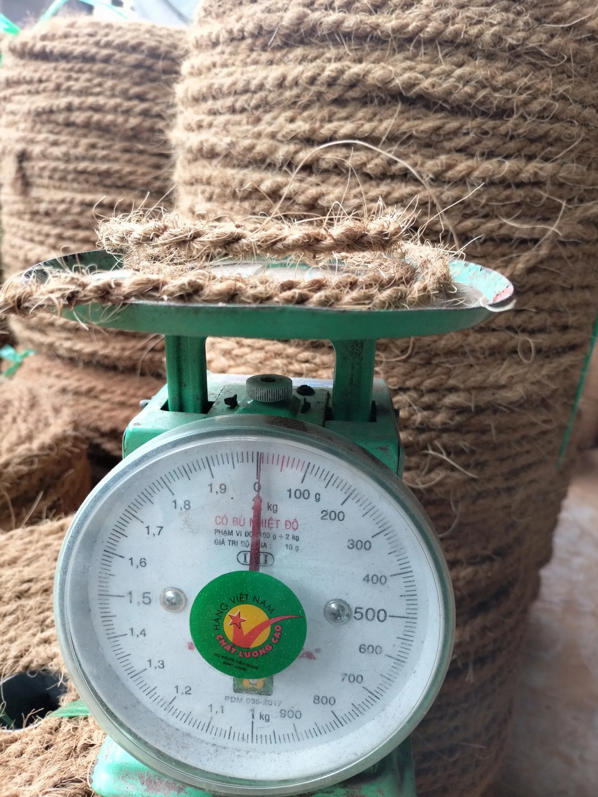 Hot Sales 2024 ECO Friendly export Coconut Coco coir rope 4-6mm 100% natural with customized thickness from Vietnam factory