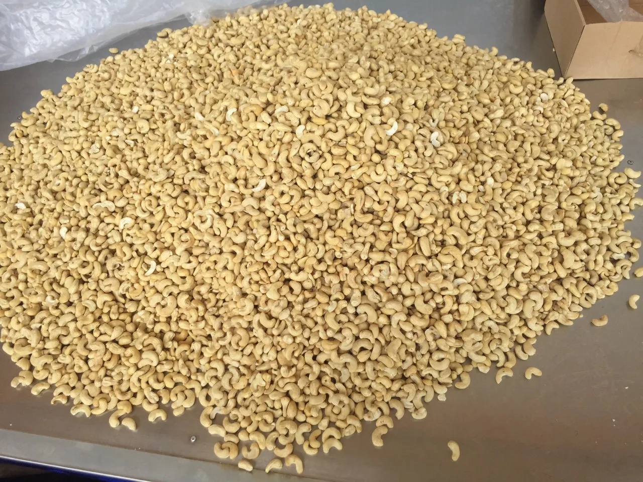 Customizable Crafted Hot Sale Natural Wholesale Fresh Kaju Raw Cashew Nuts (RCN) W180 W240 W320 W450 LP BB Blanched Processing