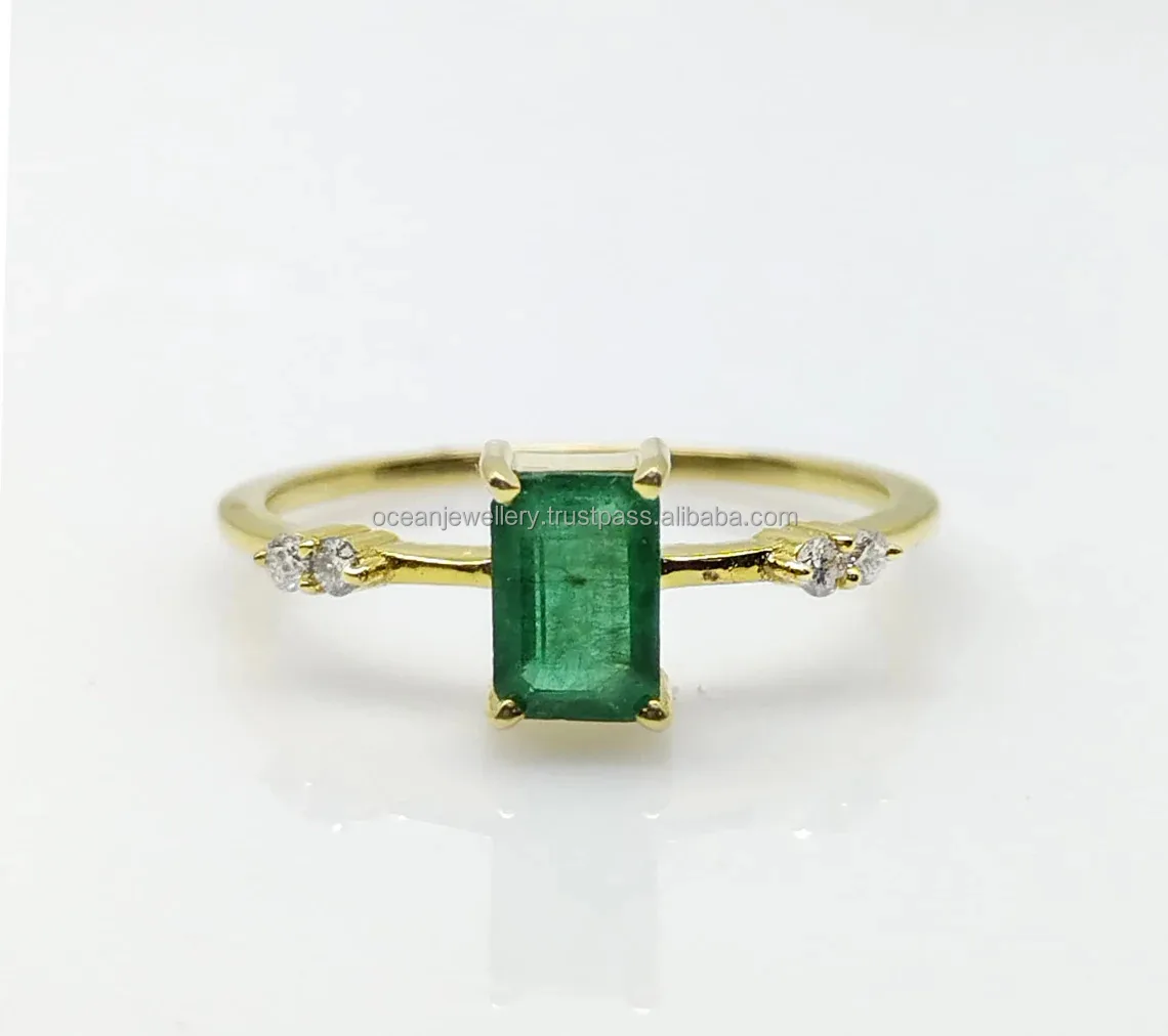 18 k Gold Rectangle Cut Emerald and Diamond Ring Gold |Emerald and Diamond Ring for Women