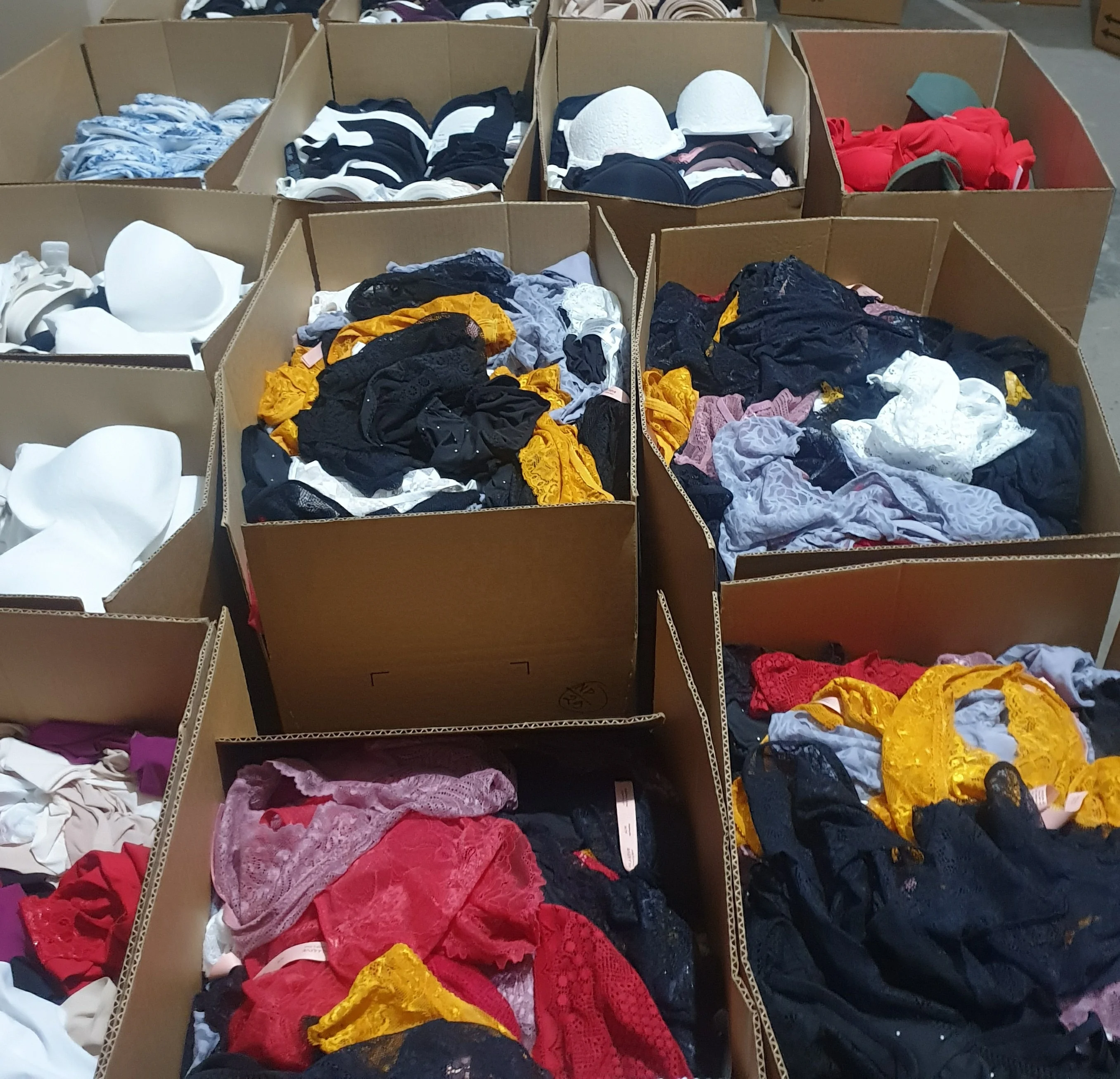 Drop shipping In Stock Girls Fashion Simple Solid Color Push Up wireless T-shirt bra Comfort women Seamless Bra & Panty Set