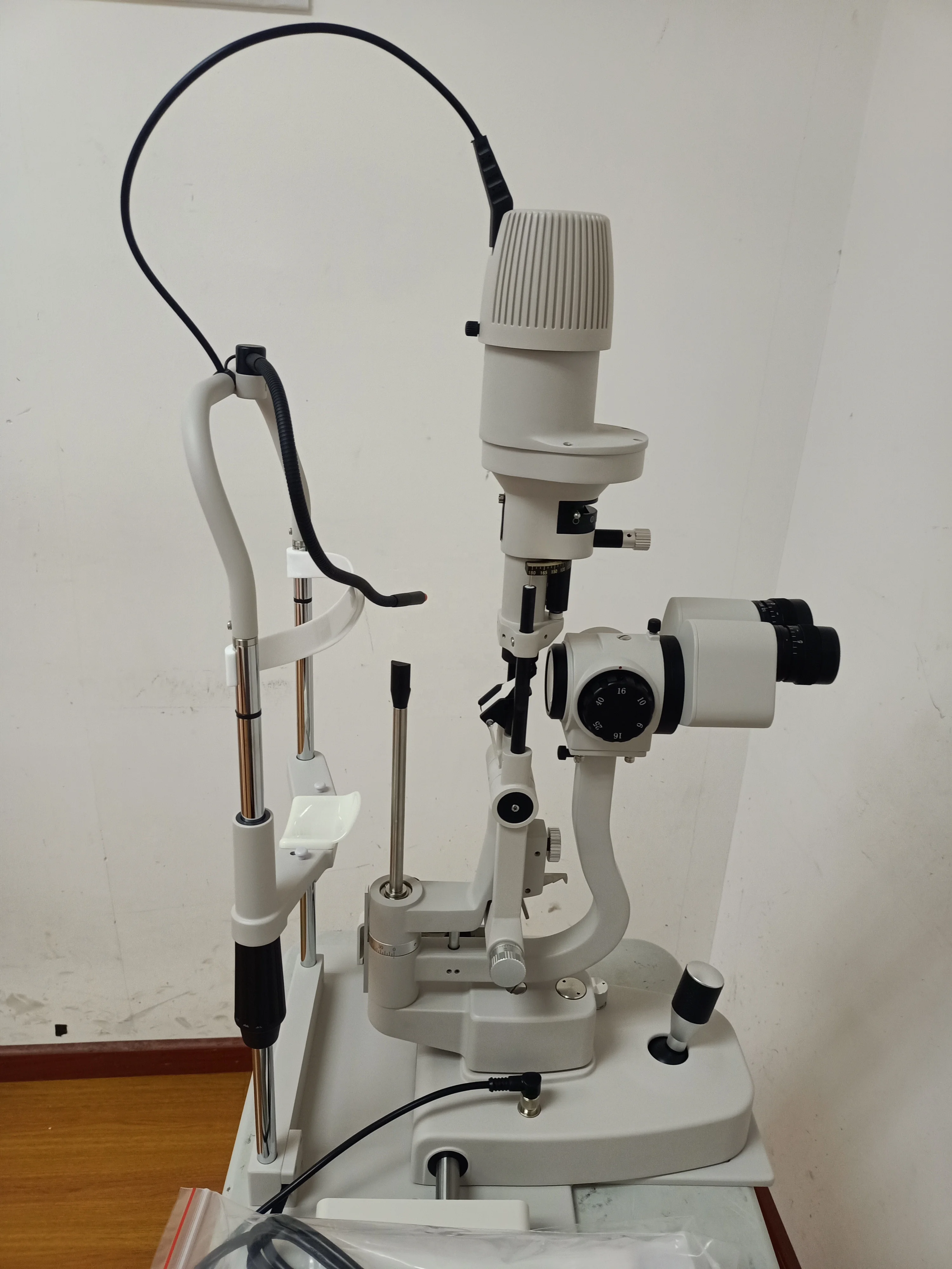 Hot Sale Hospital  Approved  Ophthalmic Equipment LED Slit Lamp LS-4 eye test microscope