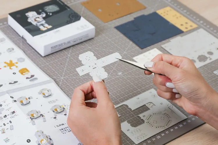[4R] Luxury Custom Cosmic Robot DIY Paper Craft Design Miniature