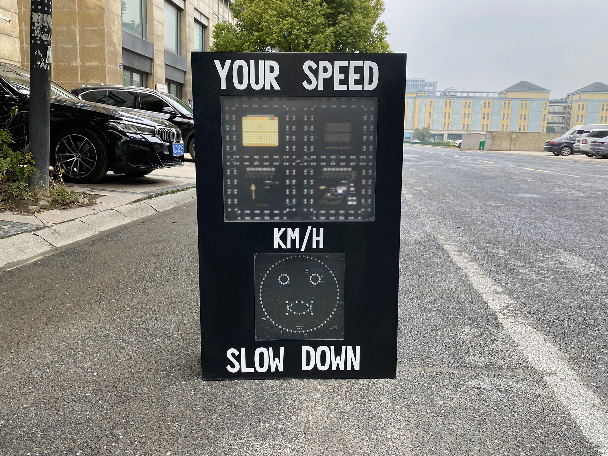 Csp6 LED Solar Speed Detector Radar Traffic Sign Radar  LED Speed Limit Signs  Crying Face Warning Sign Support Customization