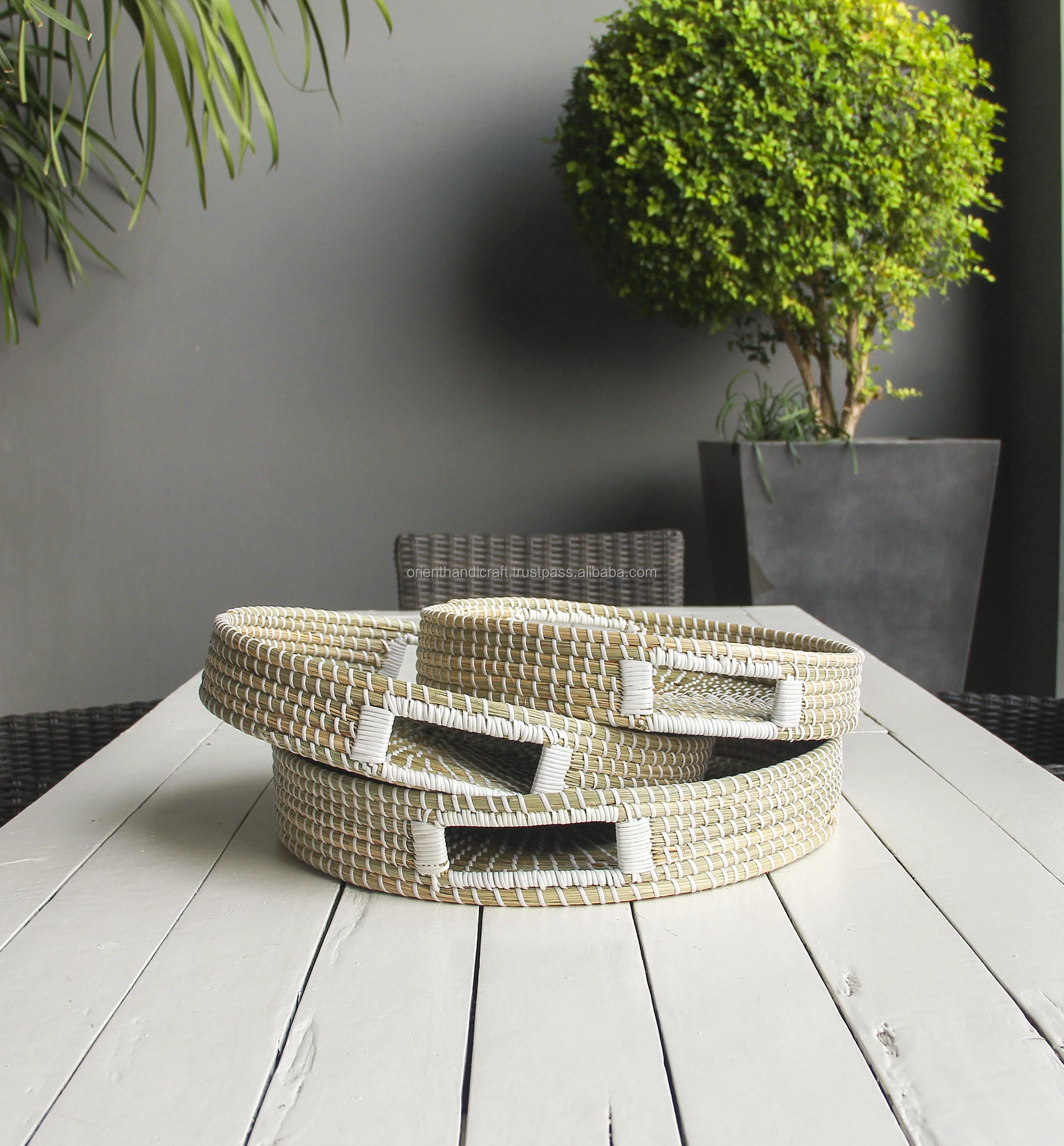 TORTILLA Coil Seagrass Serving Tray with Handles and White Thread (set of 3)