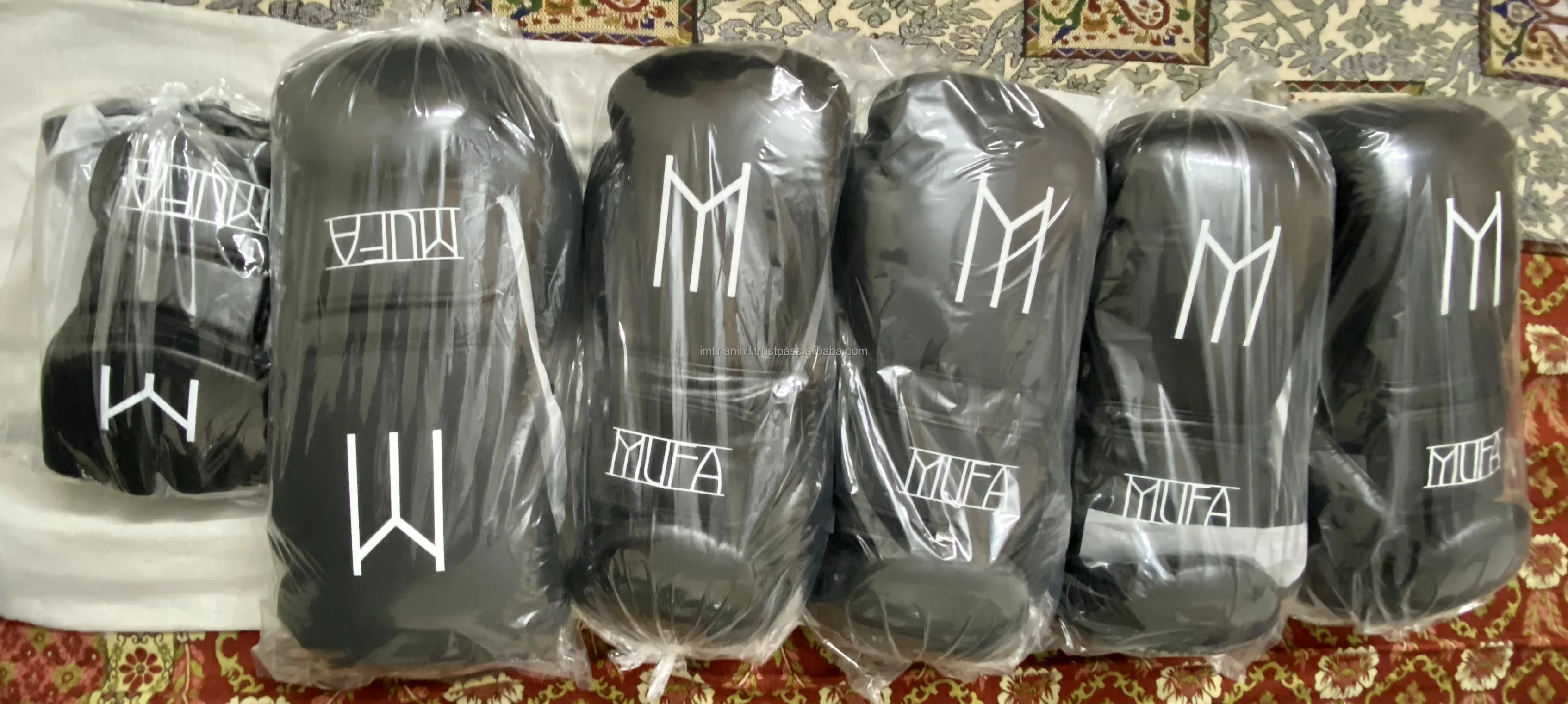 Latest Quality Boxing Gloves (Artificial Leather)