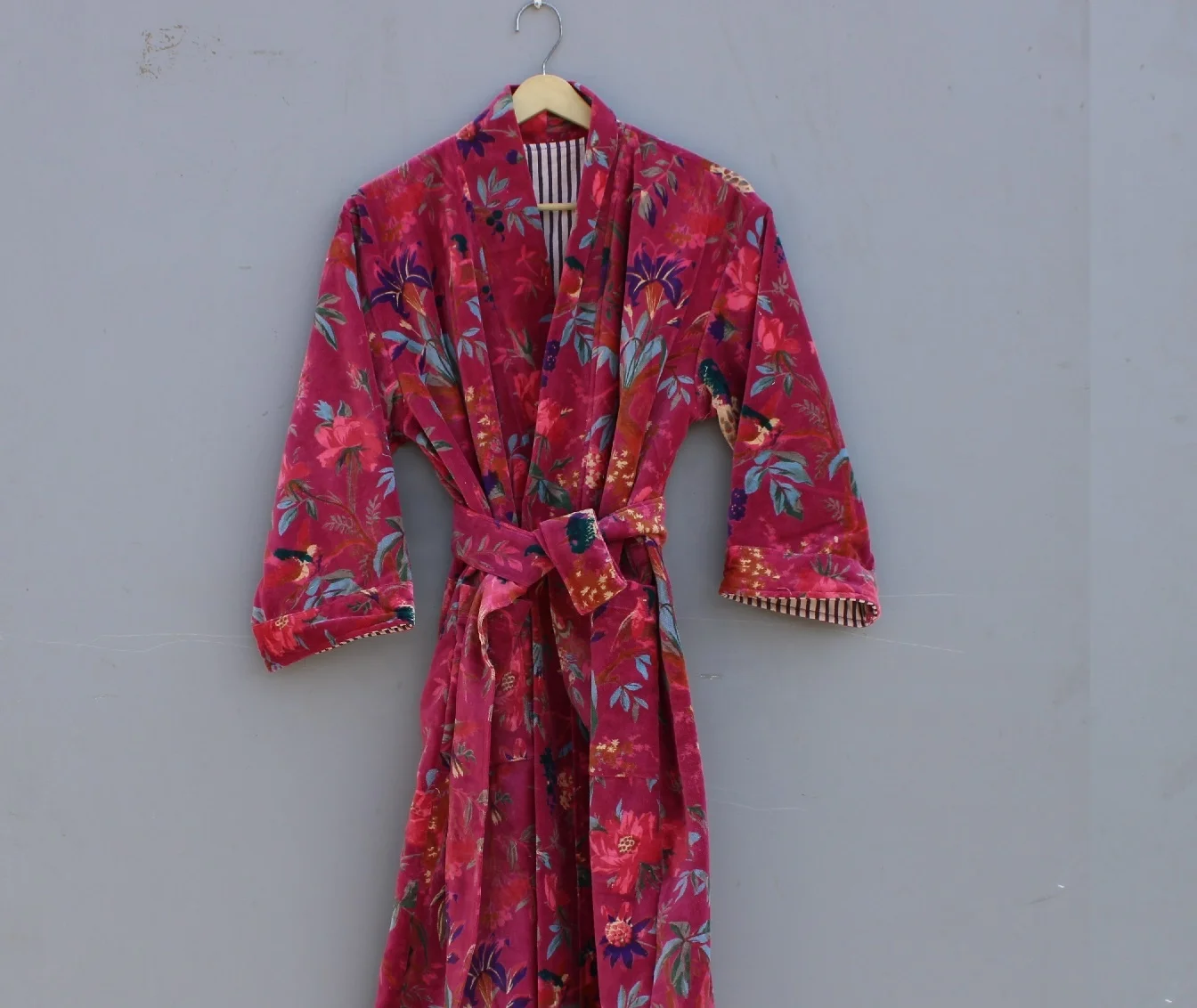 New Arrival Cotton Velvet Kimono Robe Long Bathrobe Soft Sleepwear Pocket Button Ladies Loungewear Bathrobe Velvet Printed