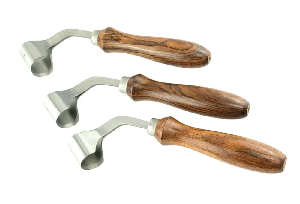 Direct Pakistan Factory Quality Horse Farrier Tool Sharp Edge Steel Blade Wooden Handle Swiss Hoof Knife For Animals