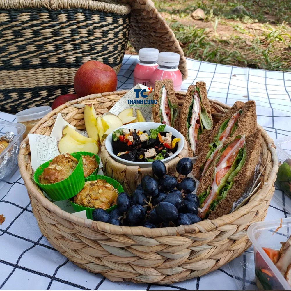 Elegant Round Basket Tray Handwoven Water Hyacinth Bowl With Divider For Organizing And Storage Hand Woven Snack Storage Tray