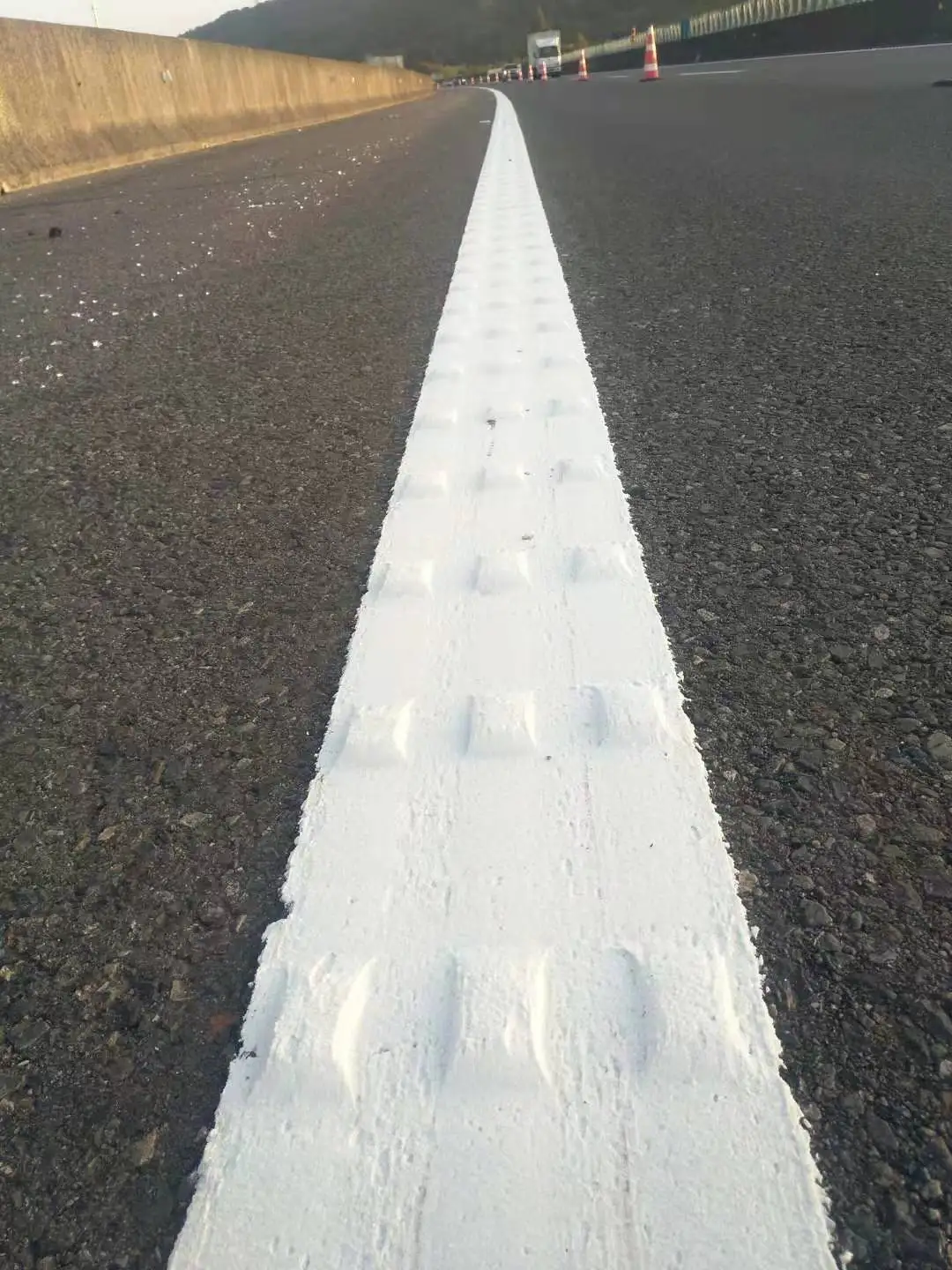 Белизна 70 термопластичных материалов для дорожной разметки 0% смешанные стеклянные бусины термопластичная краска