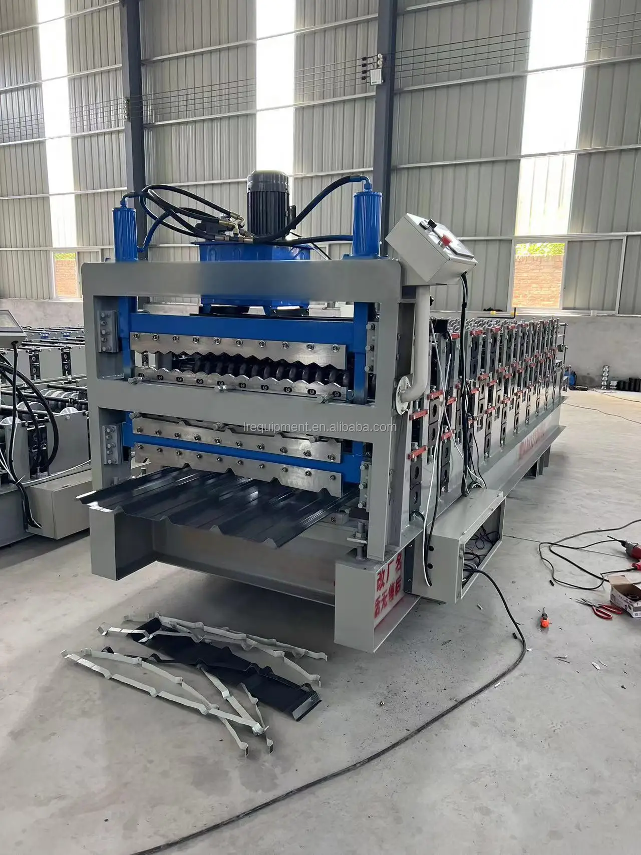 3-слойная оцинкованная корагированная сталь оптовая продажа Ibr железная кровельная черепица кровельные листы формовочные машины
