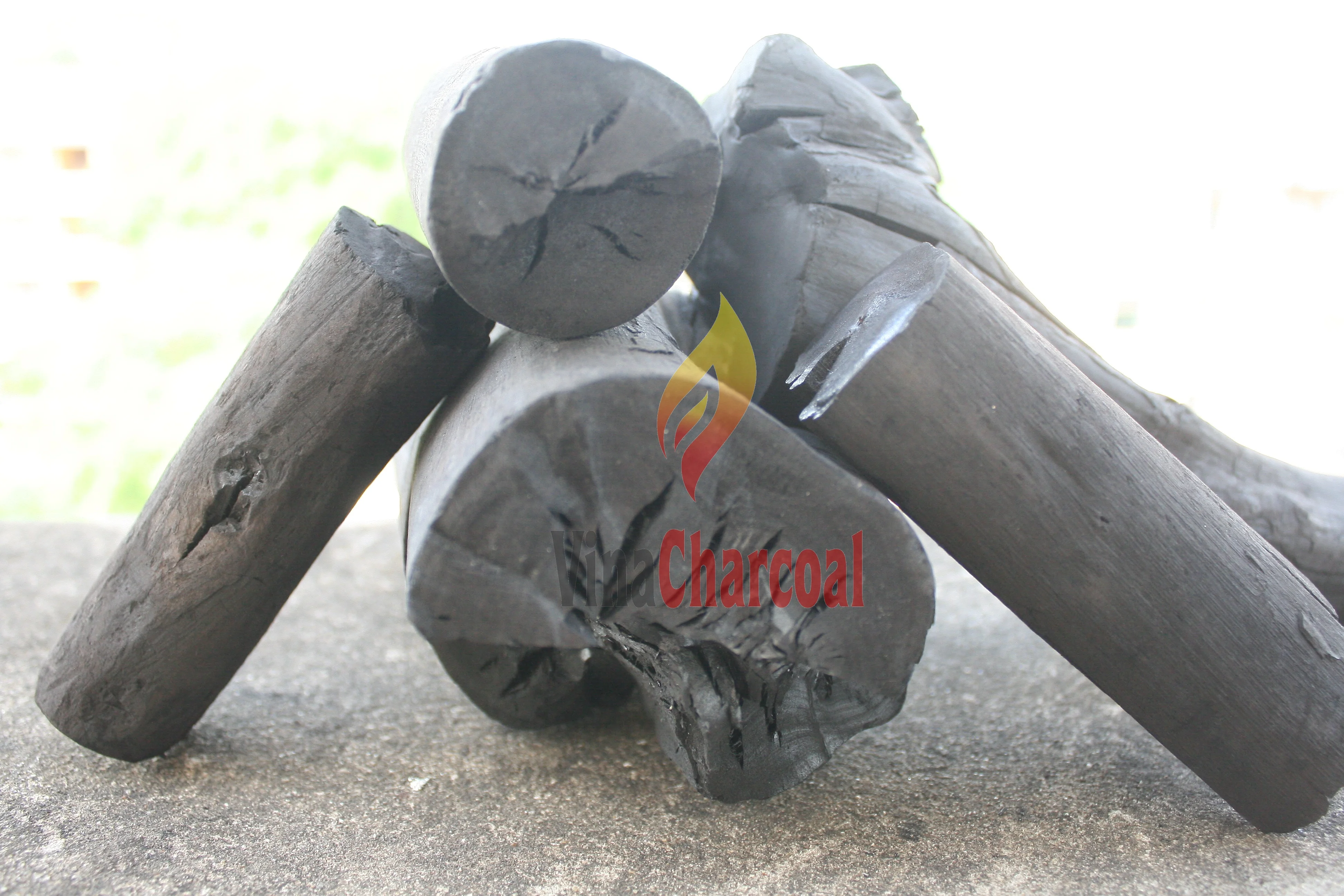 CHARCOAL FROM BLACK EUCALYPTUS WOOD 100% MADE FROM NATURAL MATERIALS NO COMPRESS NO ADHESIVE
