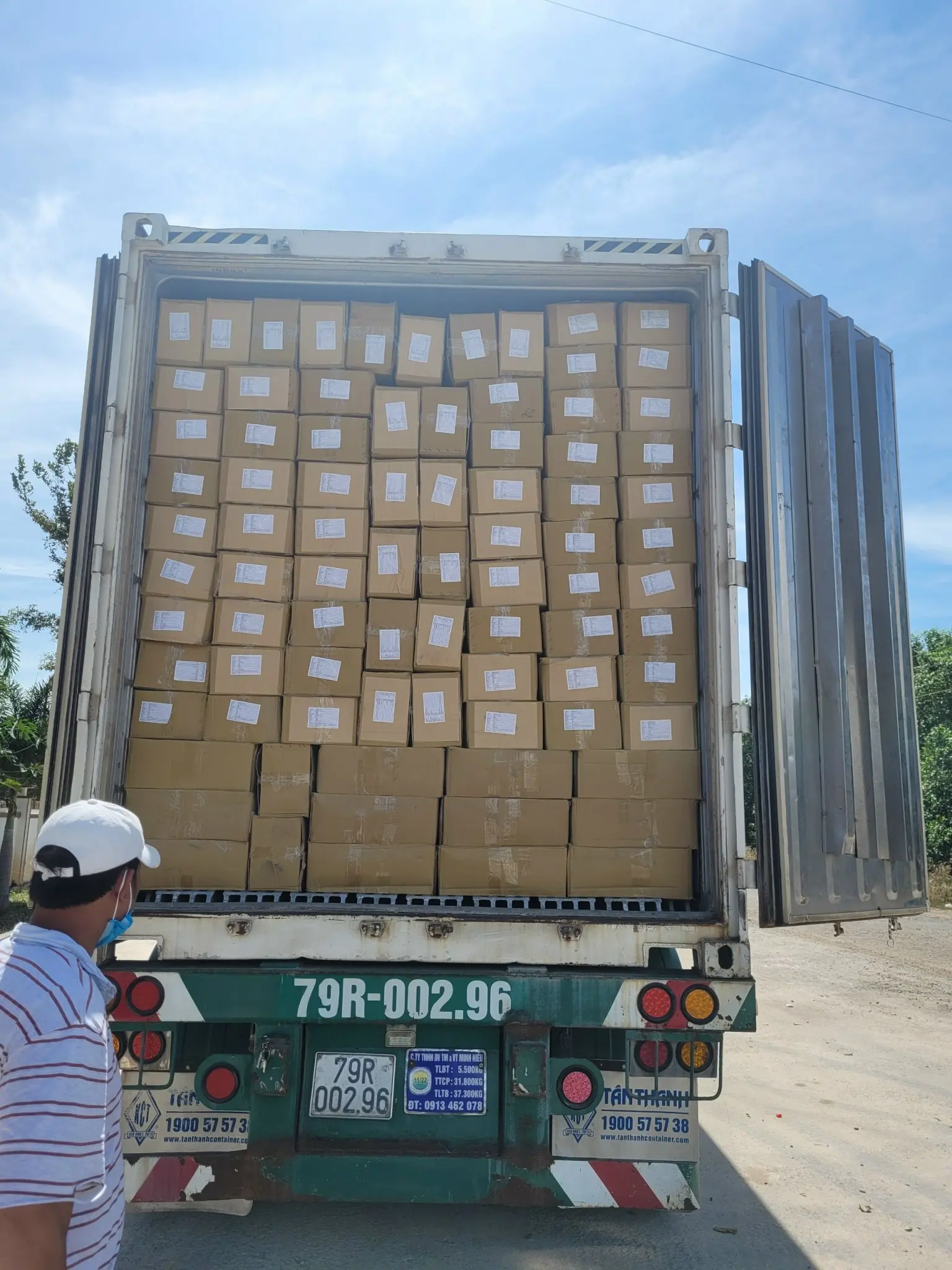 Hot Selling Seafood Dry Whole Anchovy Fish With Customized Logo And Packaging Bag From Vietnam Seafood Company