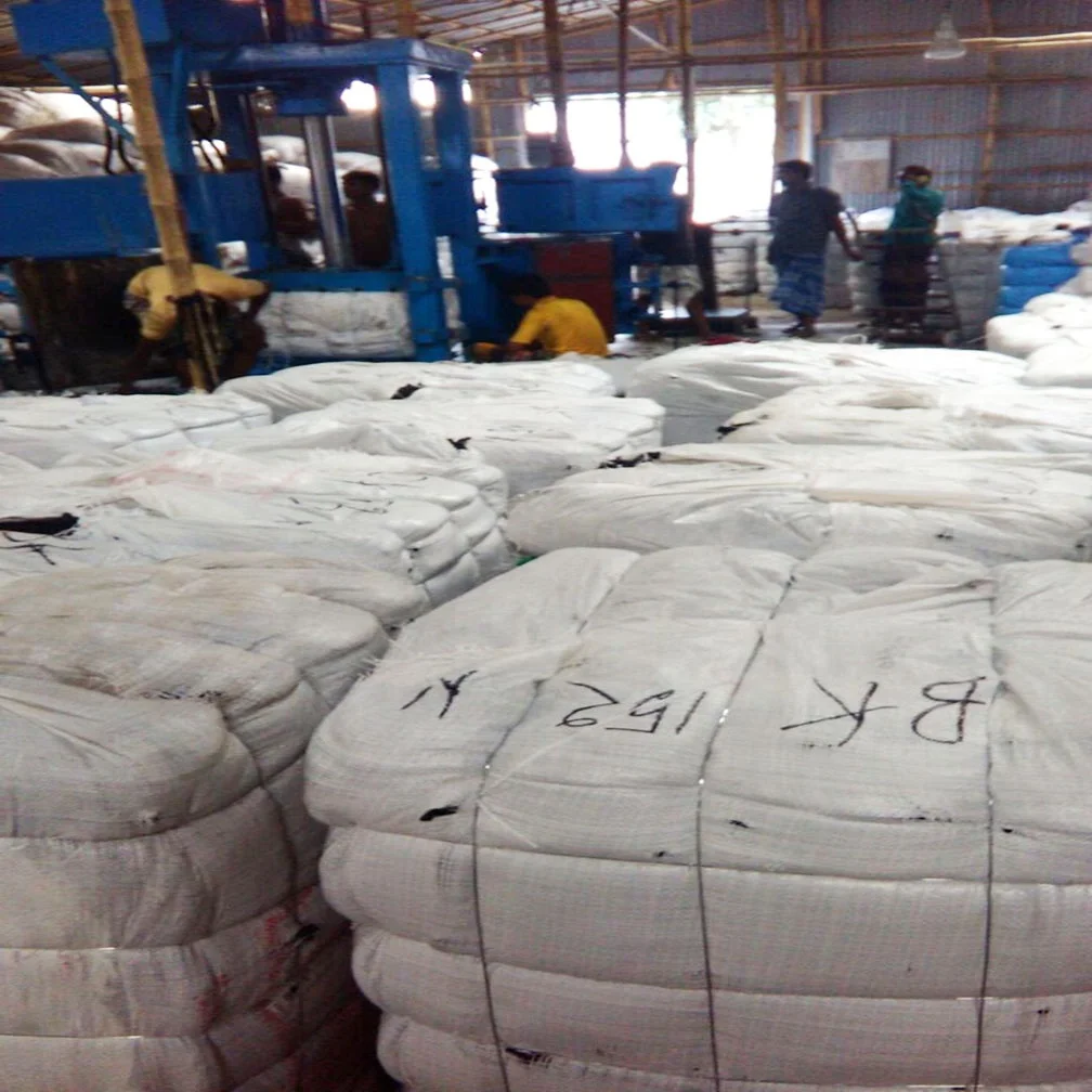 HIGH QUALITY WOVEN FABRIC TWILL-GAVADIN CUTTING  WASTE FOR RECYCLE BEIGE AND BROWN COLOR CLEAN AND LINT FREE