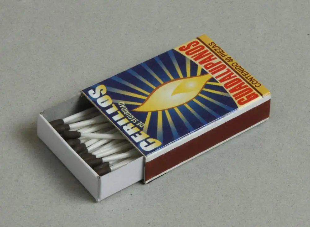 Custom safety wax matches beautiful design 40 x 33 x 12 mm Size match sticks boxes at low market price