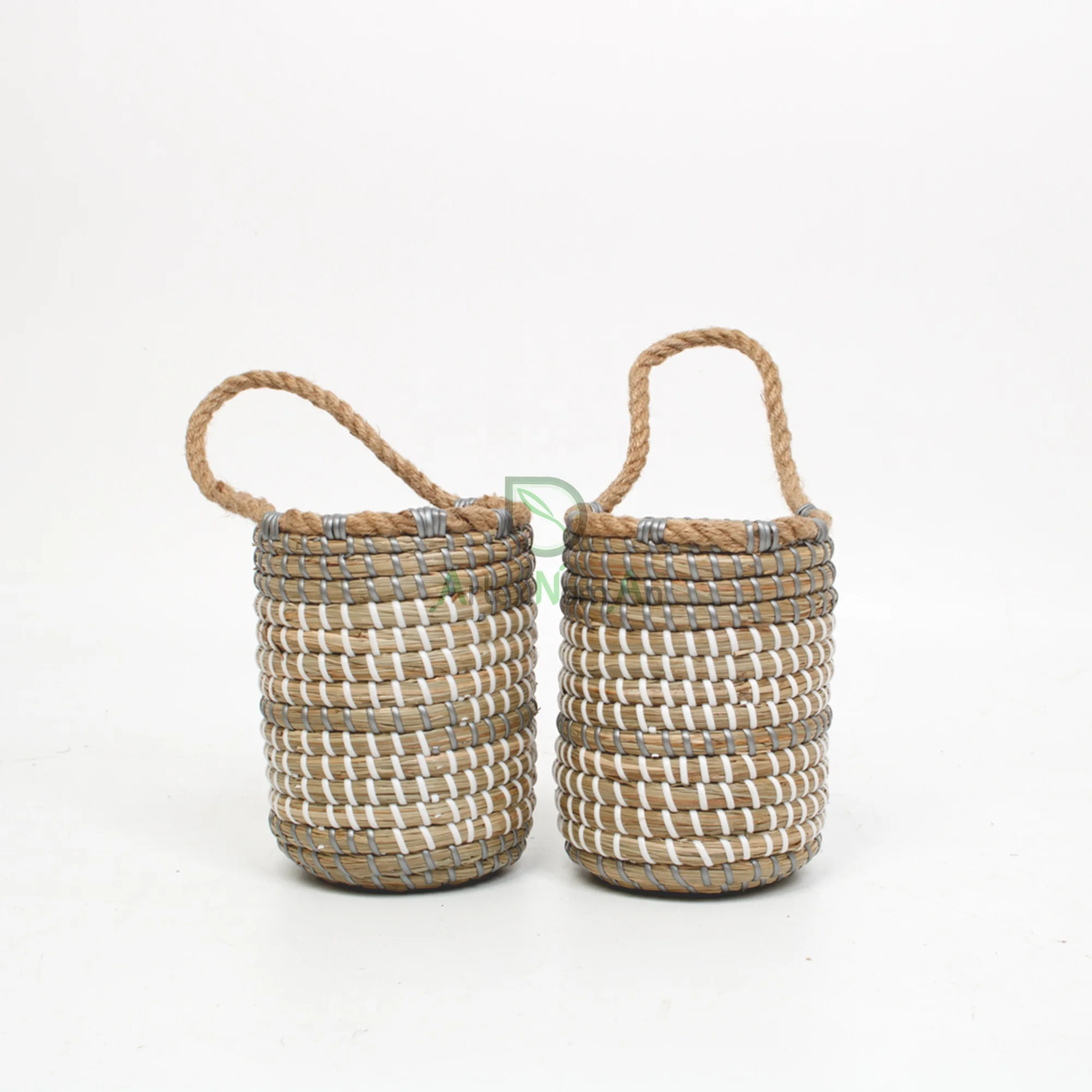 Small seagrass wall hanging basket/utensil holder kitchen hanging basket/hanging woven wall basket for home kitchen storage