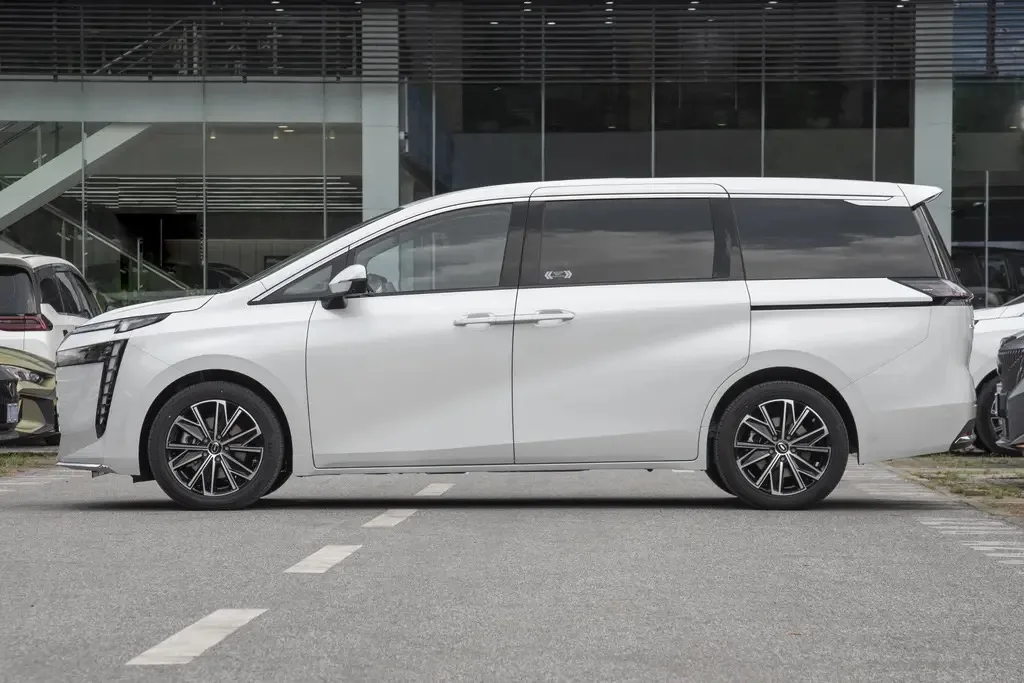 Лидер продаж гибридный автомобиль Trumpchi E8 182 ПС семиместный роскошный MPV сделано в Китае