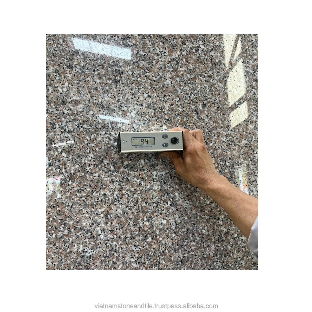 Vietnam Granite Stone Made from Selected Pieces, Diverse Colors for Outdoor Medium Levels Constructions Modern Style Projects