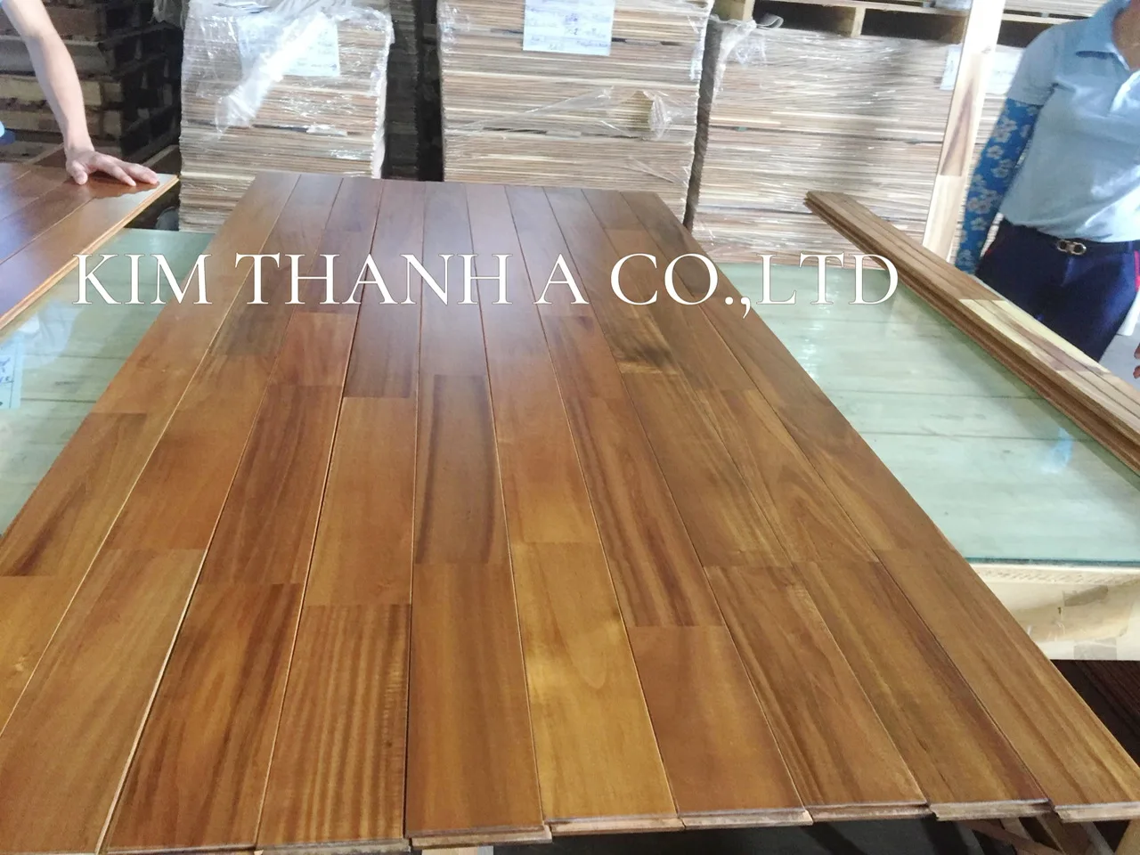 Real Wood Solid Wood Flooring Hardwood Flooring 100% natural Acacia golden wood ABC grade