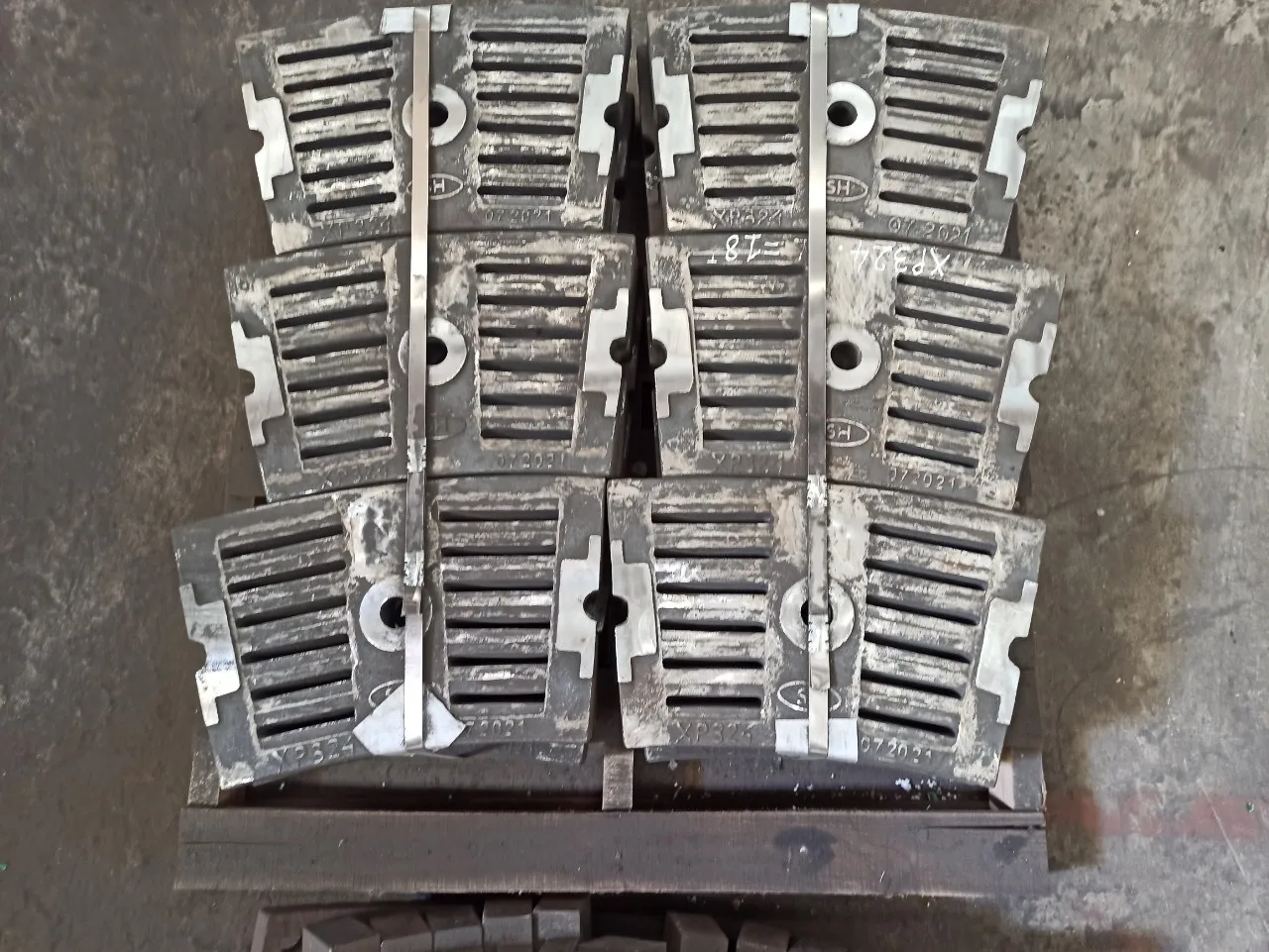 Vico Vietnam Cement Making Machinery Cement Industry Cooler Grate Plates Wearing Plates for Grate Cooling Equipment