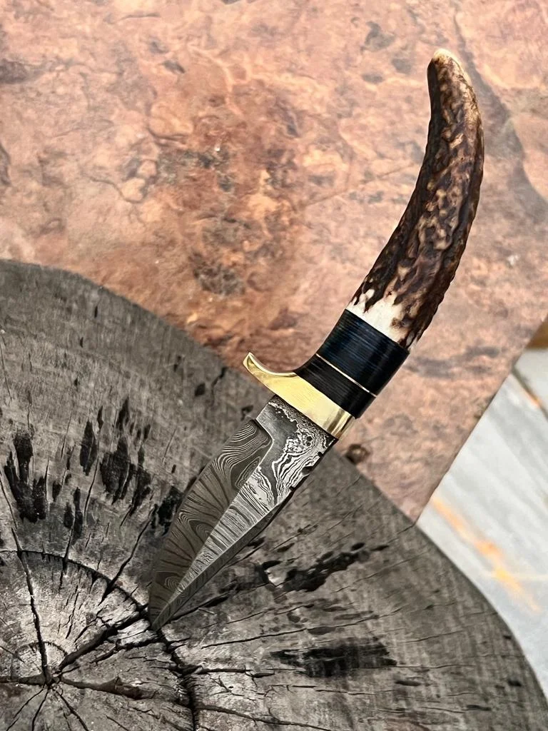 New Custom Handmade Damascus Steel Hunting Skinning Knife With Stag Horn Handle and Leather Sheath