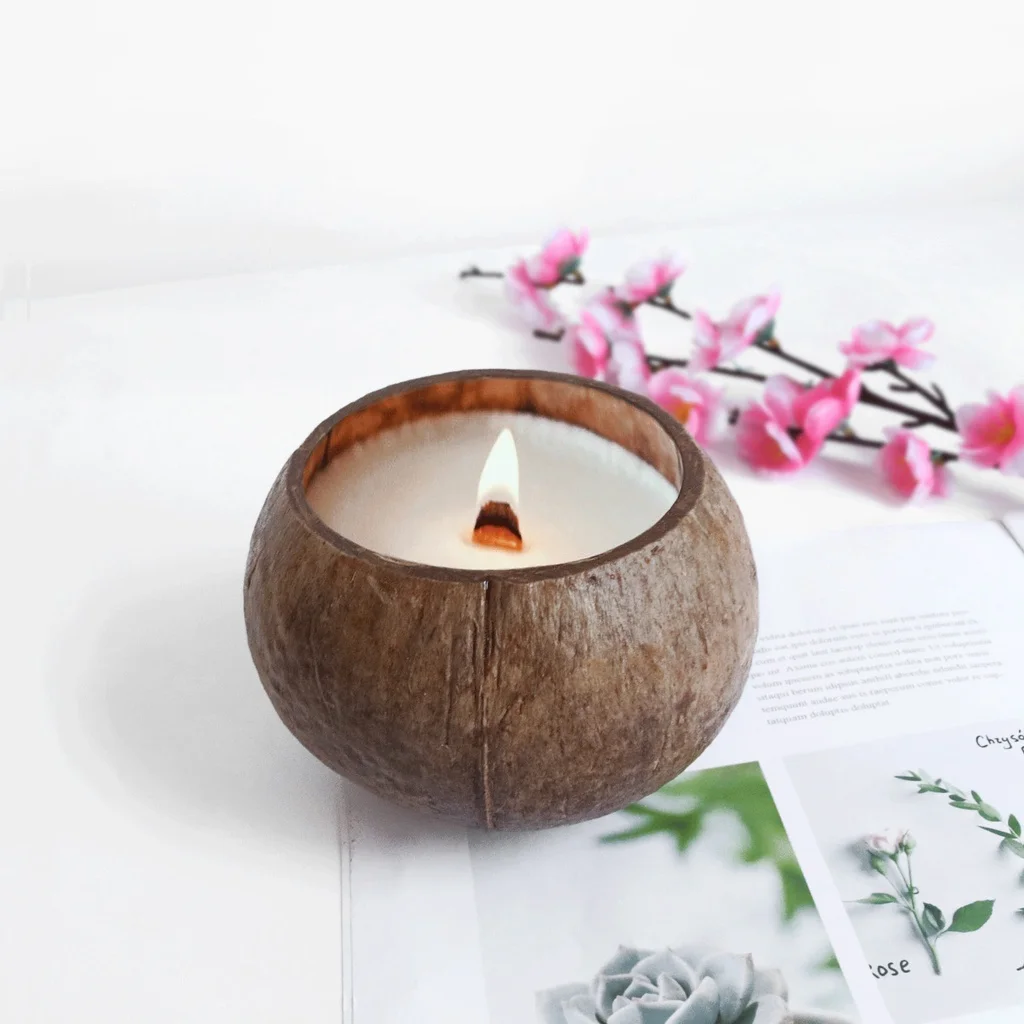 2024 Coconut Shell Scented Soy Wax Candle with Wooden Wick Hot Sales Product