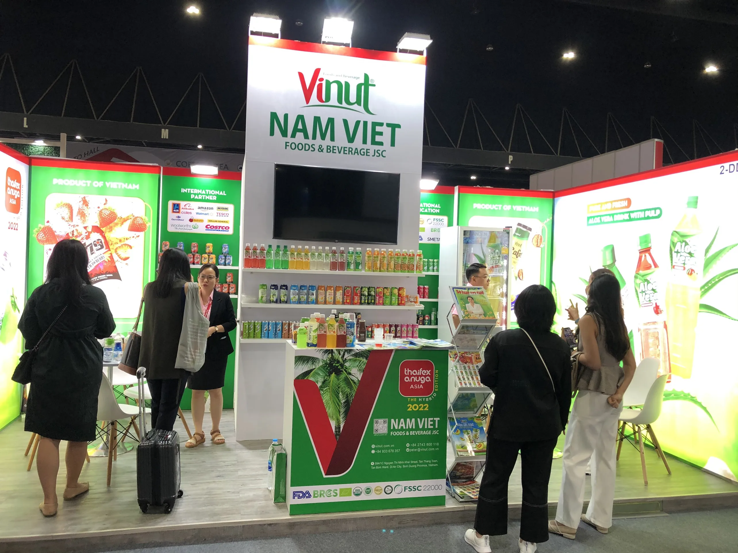 Органическое кокосовое молоко для приготовления пищи с содержанием жира 20-22% 400 мл банка вьетнамского производителя и сельскохозяйственного органического кокосового молока