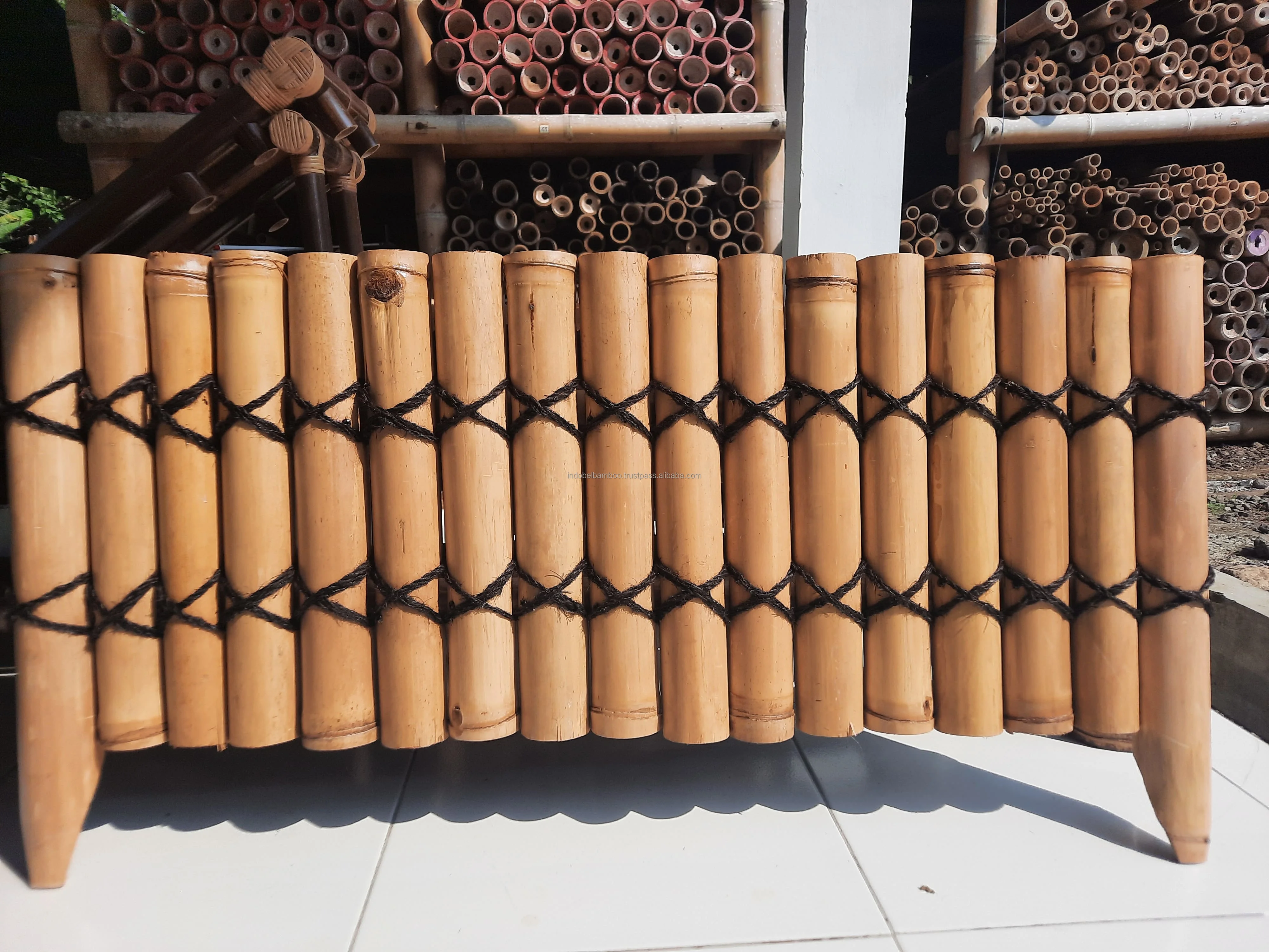 Natural wall panel bamboo border